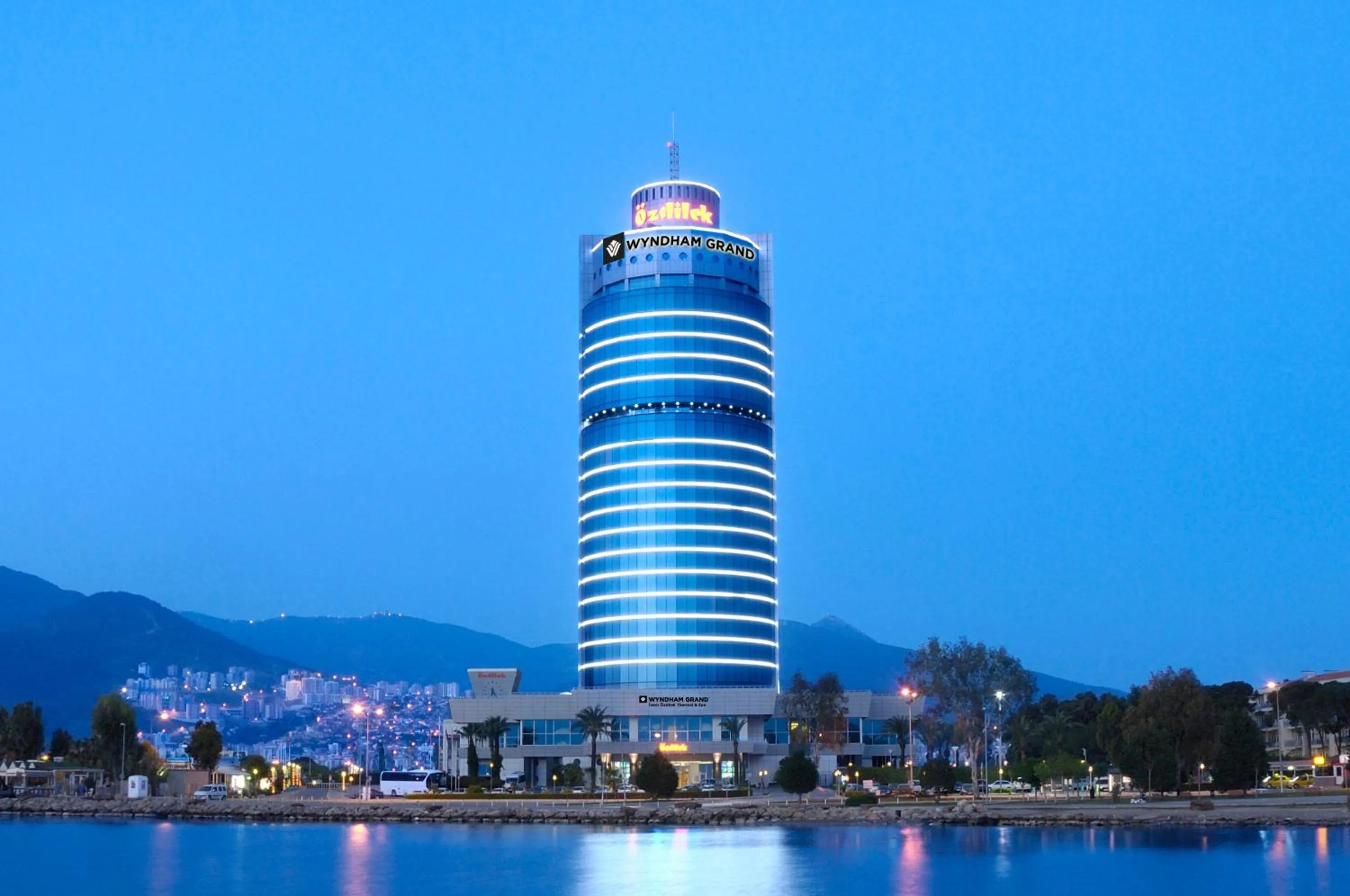 Property building in Wyndham Grand Izmir Ozdilek Thermal & Spa