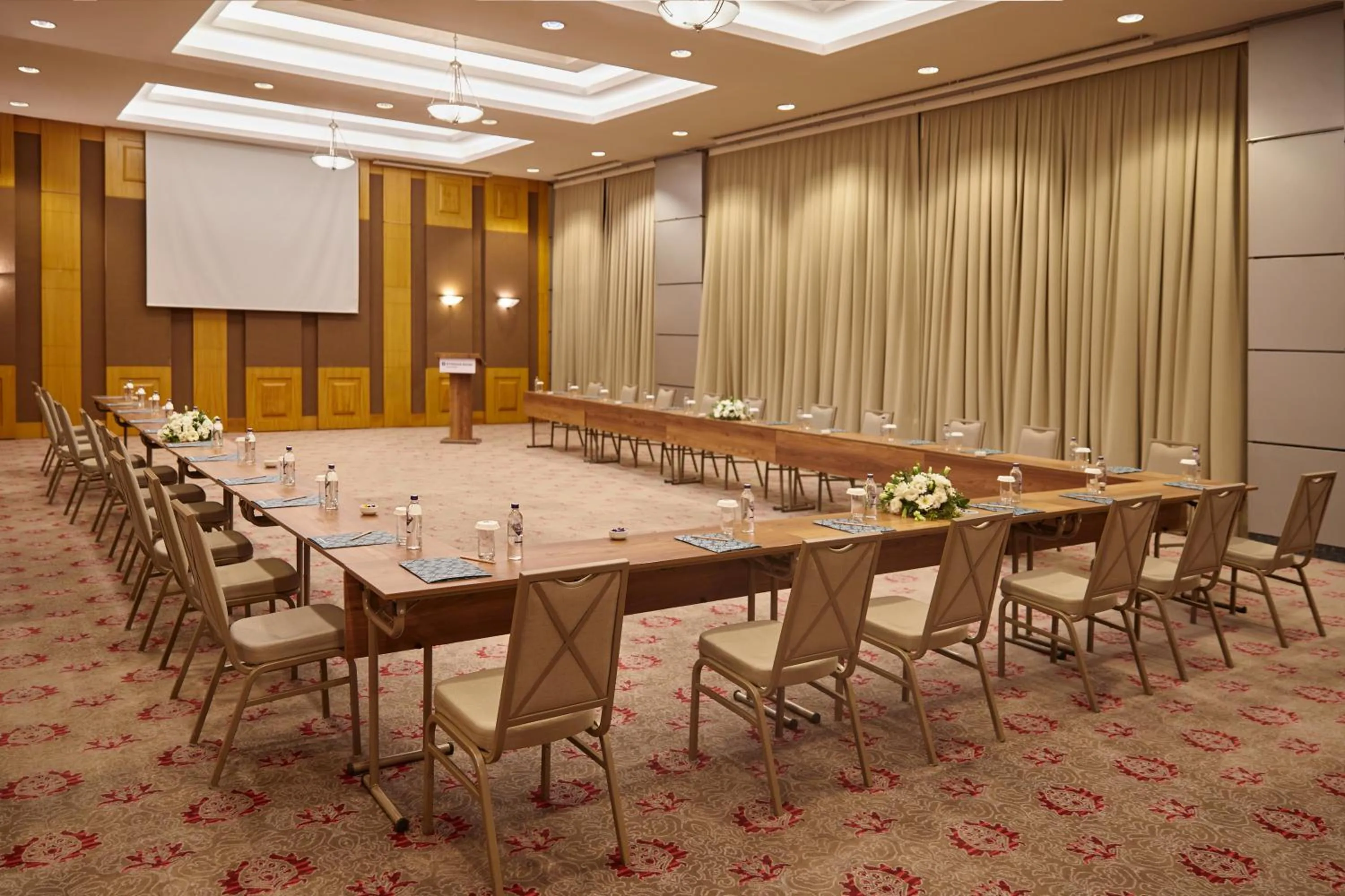 Meeting/conference room in Wyndham Grand Izmir Ozdilek Thermal & Spa