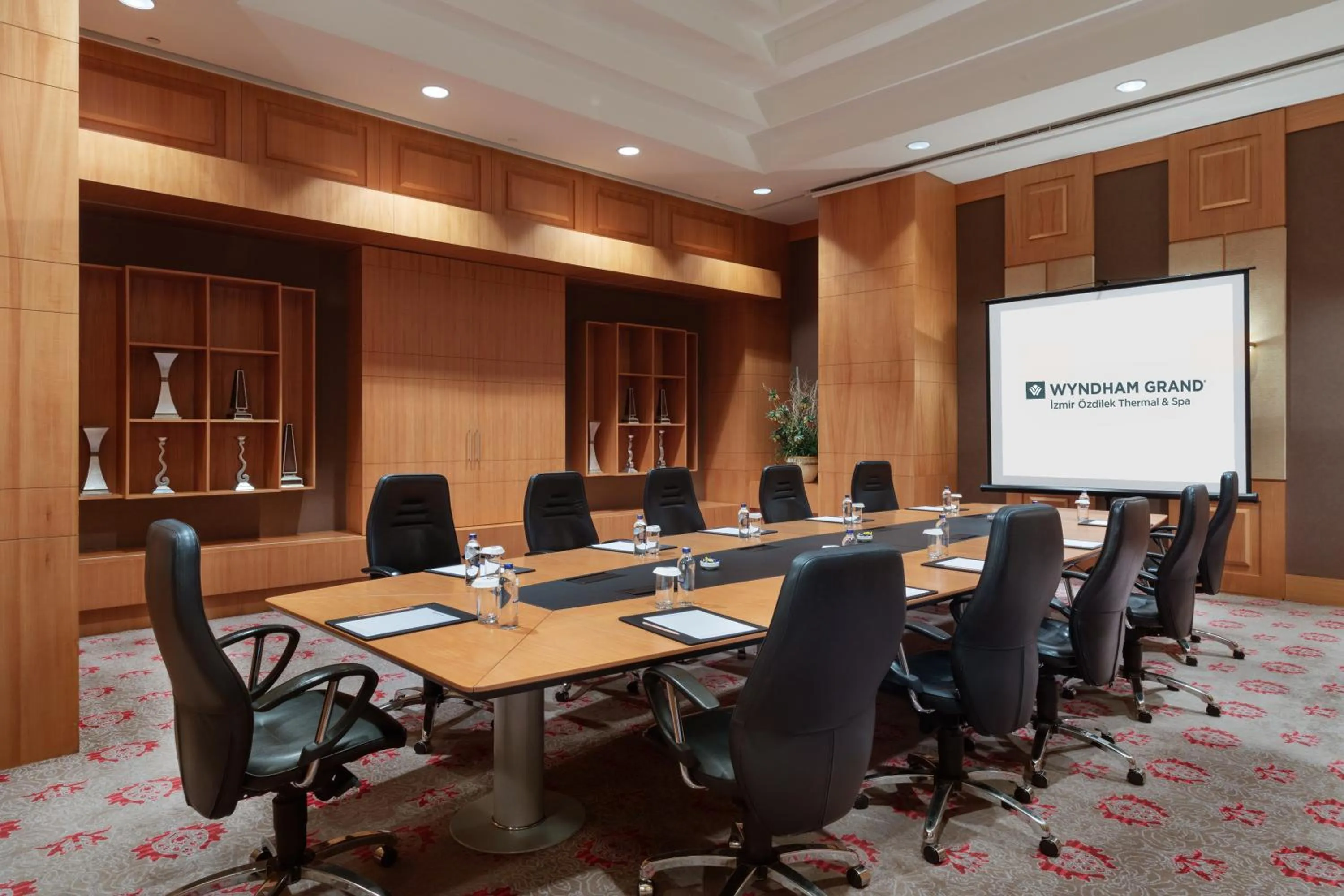Meeting/conference room in Wyndham Grand Izmir Ozdilek Thermal & Spa