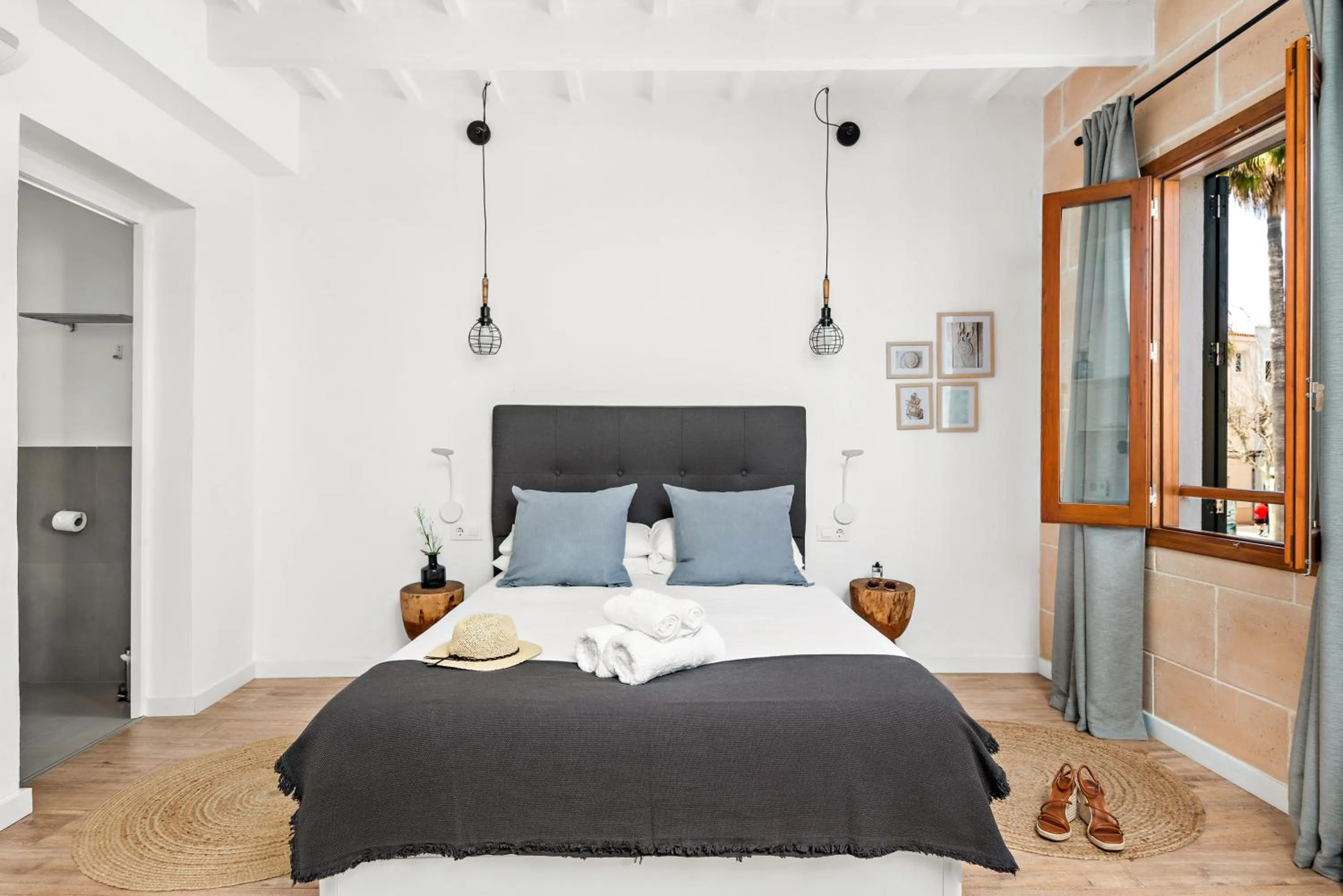 Photo of the whole room in Hotel Boutique Ses 5 Claus