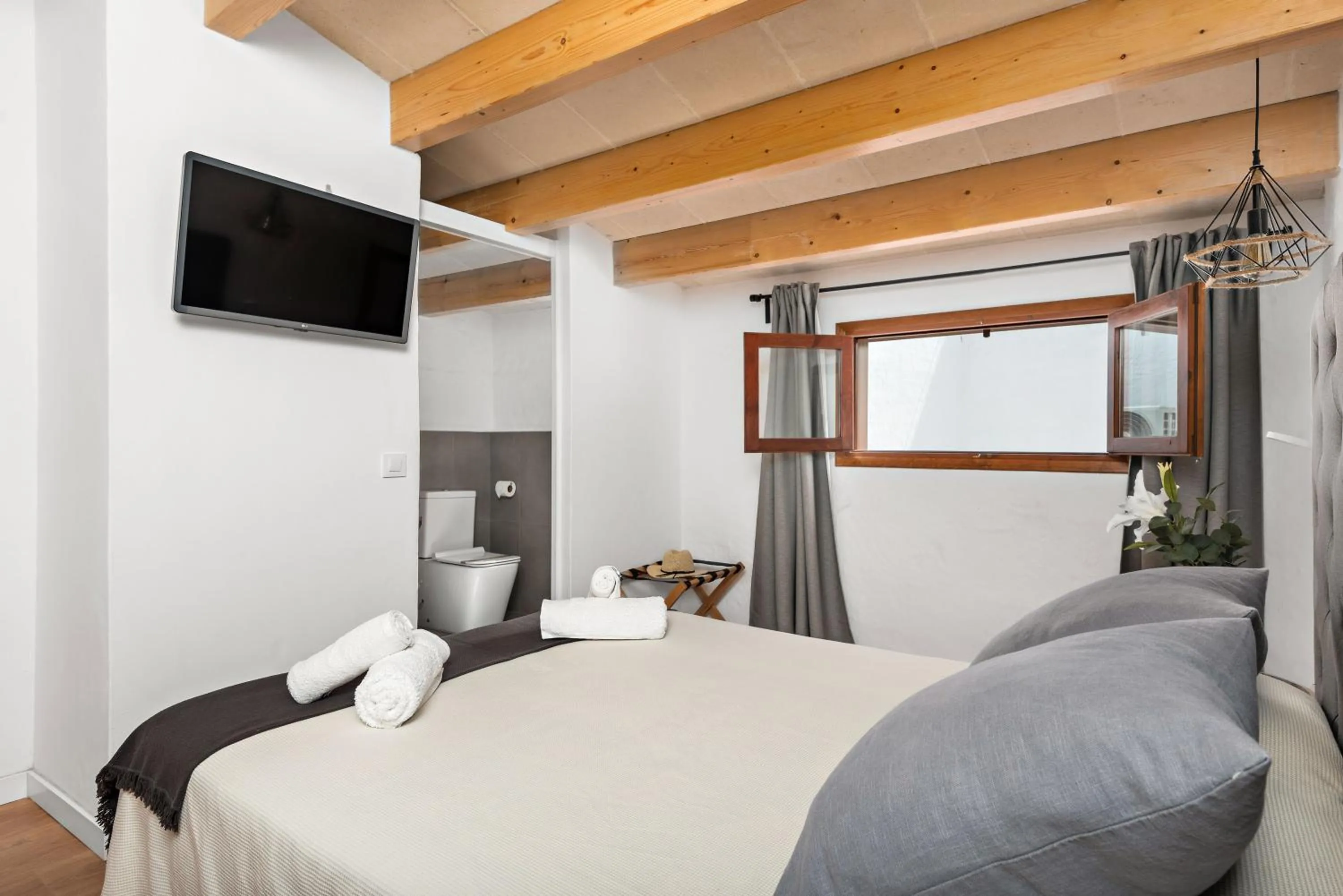 Photo of the whole room in Hotel Boutique Ses 5 Claus