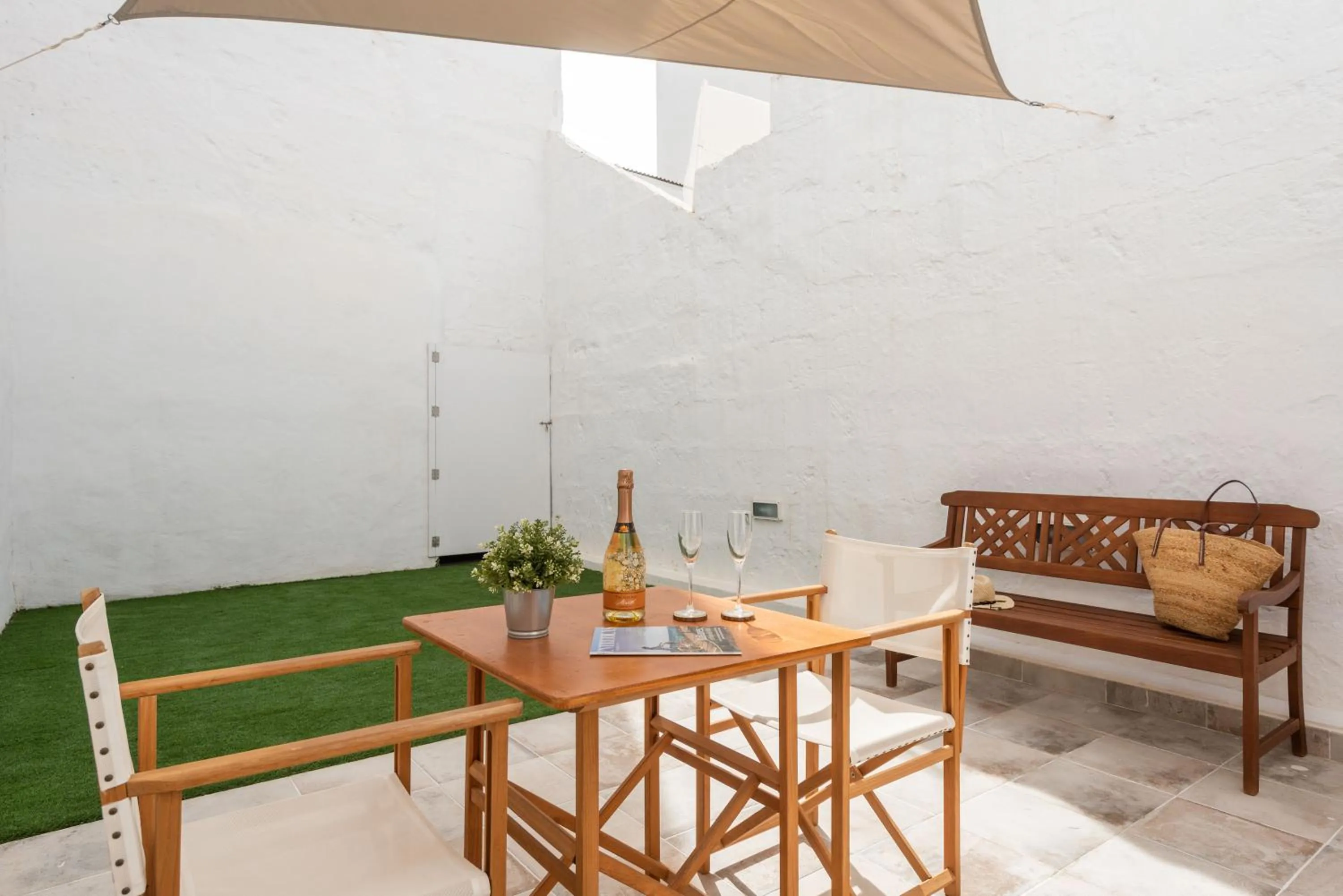 Patio in Hotel Boutique Ses 5 Claus