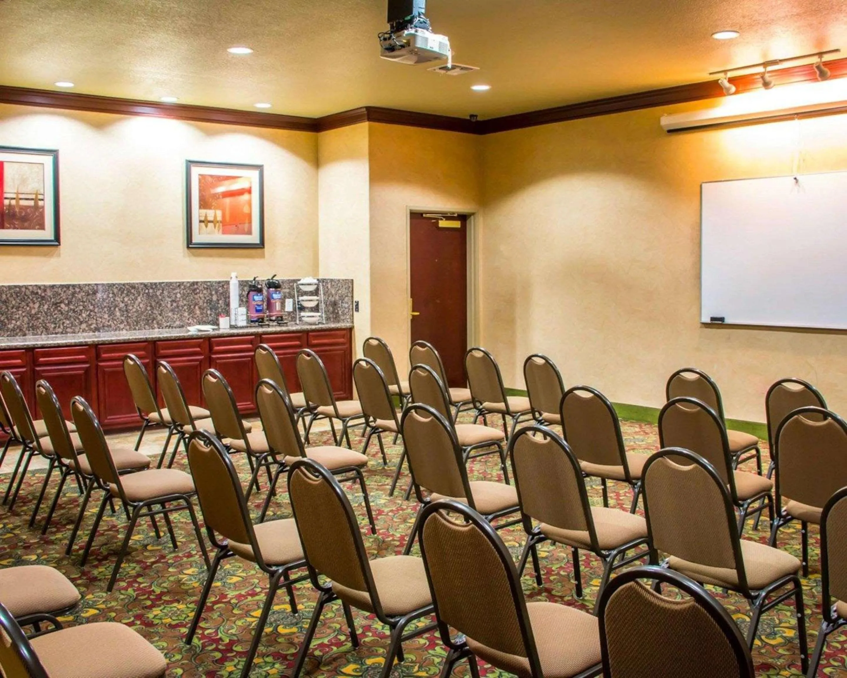 Meeting/conference room in Sleep Inn & Suites at Six Flags