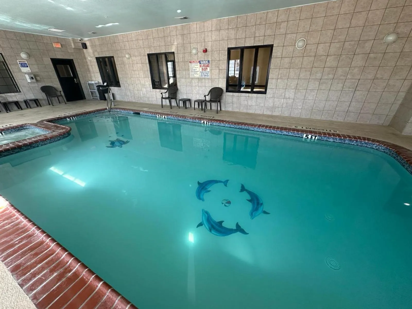 Swimming pool in Sleep Inn & Suites at Six Flags