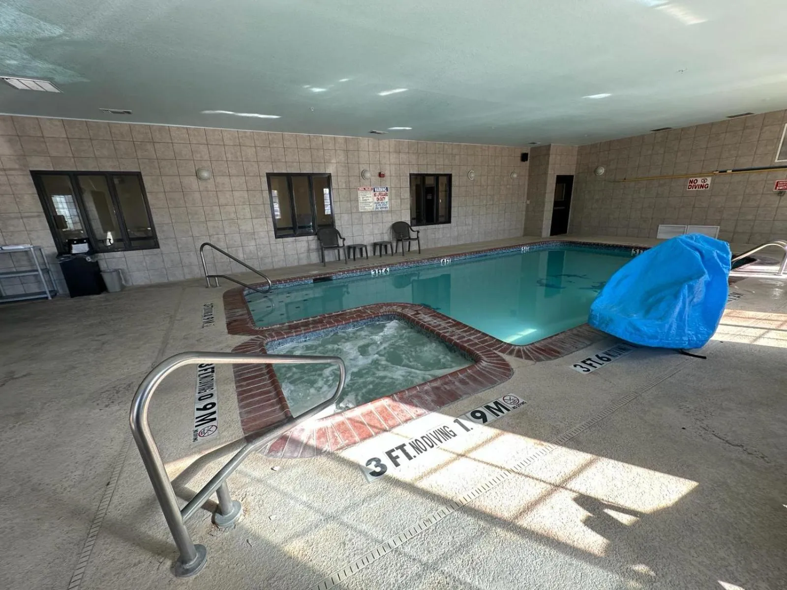 Hot Tub in Sleep Inn & Suites at Six Flags