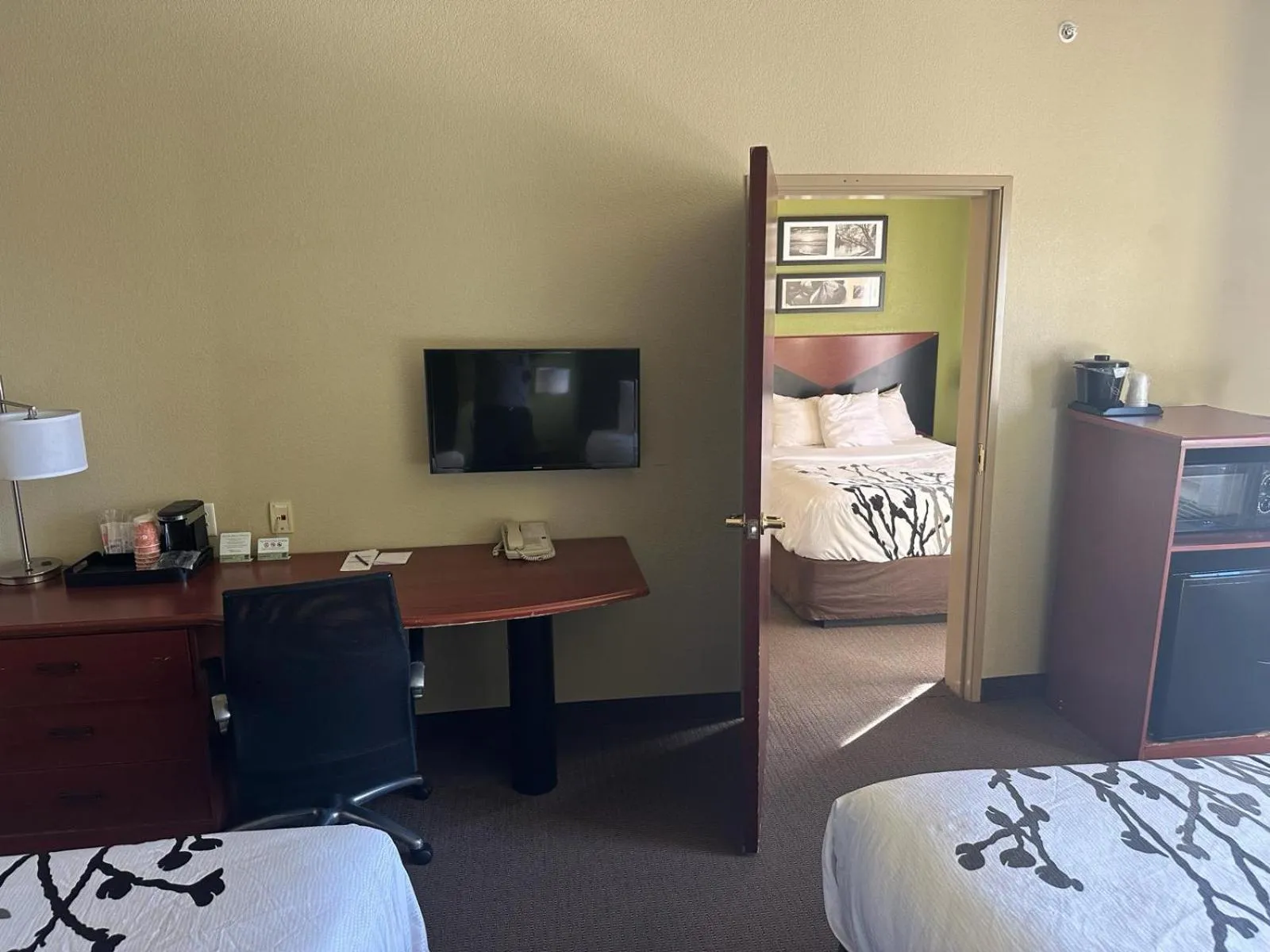 Bedroom, Bed in Sleep Inn & Suites at Six Flags