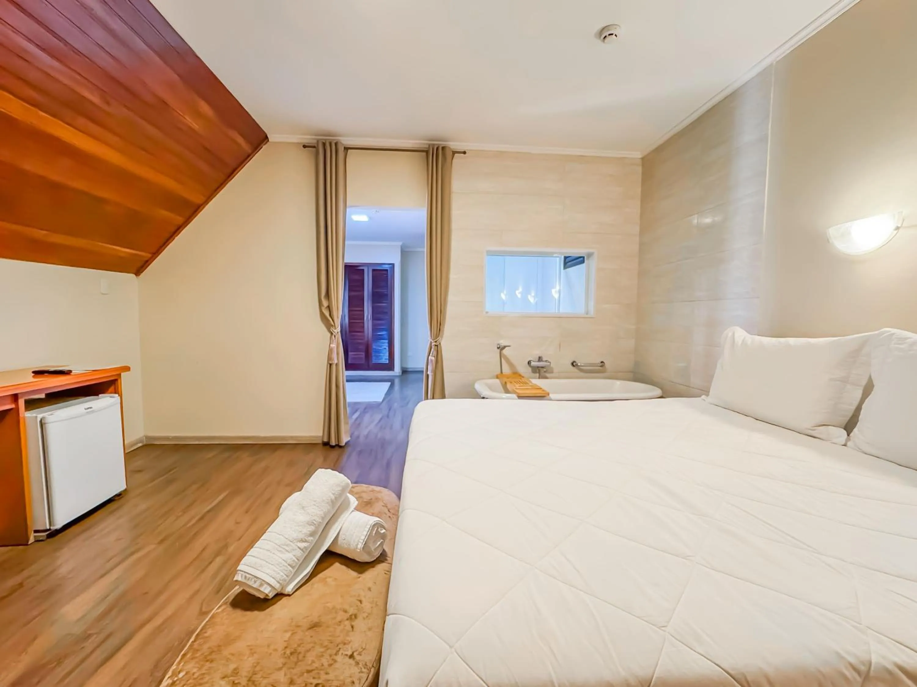 Bedroom, Bed in Hotel Nacional Inn Campos do Jordão