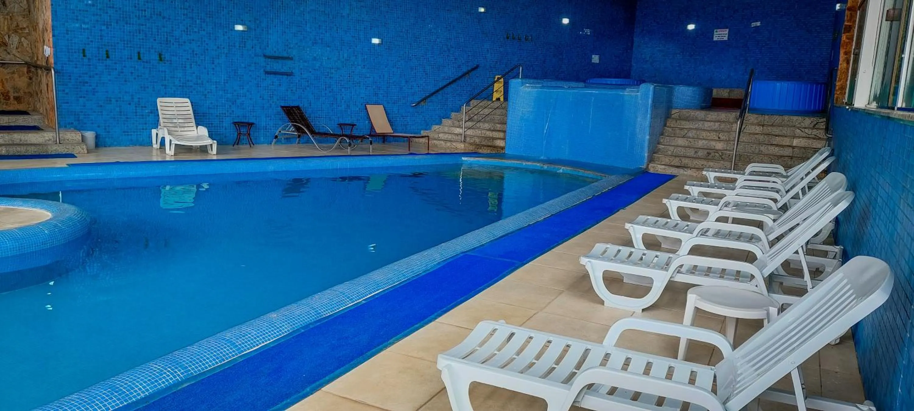 Swimming pool in Hotel Nacional Inn Campos do Jordão