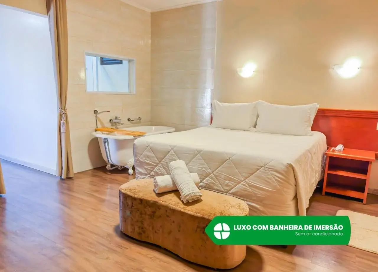 Deluxe Double Room with Bath in Hotel Nacional Inn Campos do Jordão Deluxe Double Room with Bath in Hotel Nacional Inn Campos do Jordão