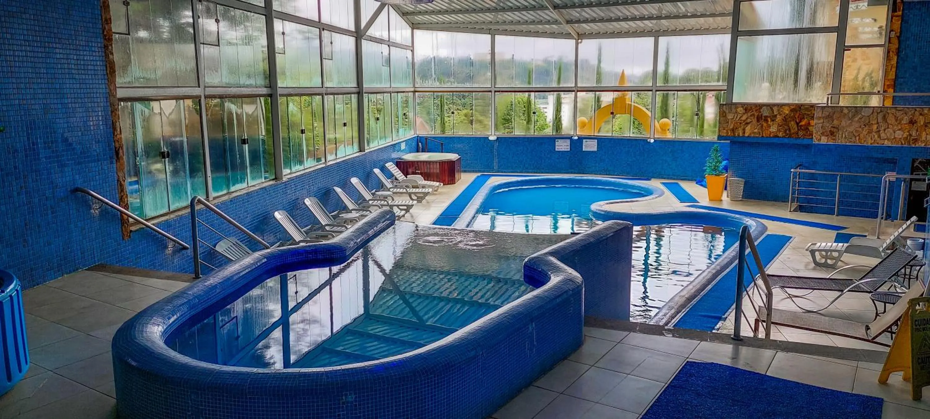 Swimming pool in Hotel Nacional Inn Campos do Jordão
