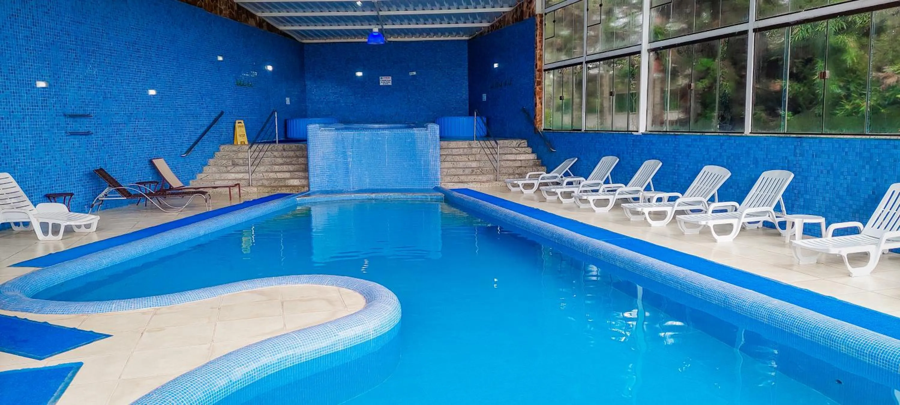 Swimming pool in Hotel Nacional Inn Campos do Jordão