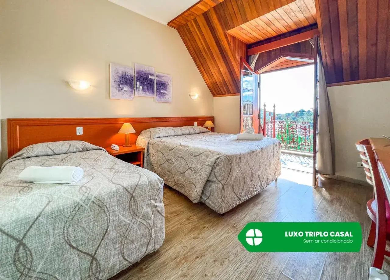 Deluxe Triple Room with Double Bed in Hotel Nacional Inn Campos do Jordão Deluxe Triple Room with Double Bed in Hotel Nacional Inn Campos do Jordão