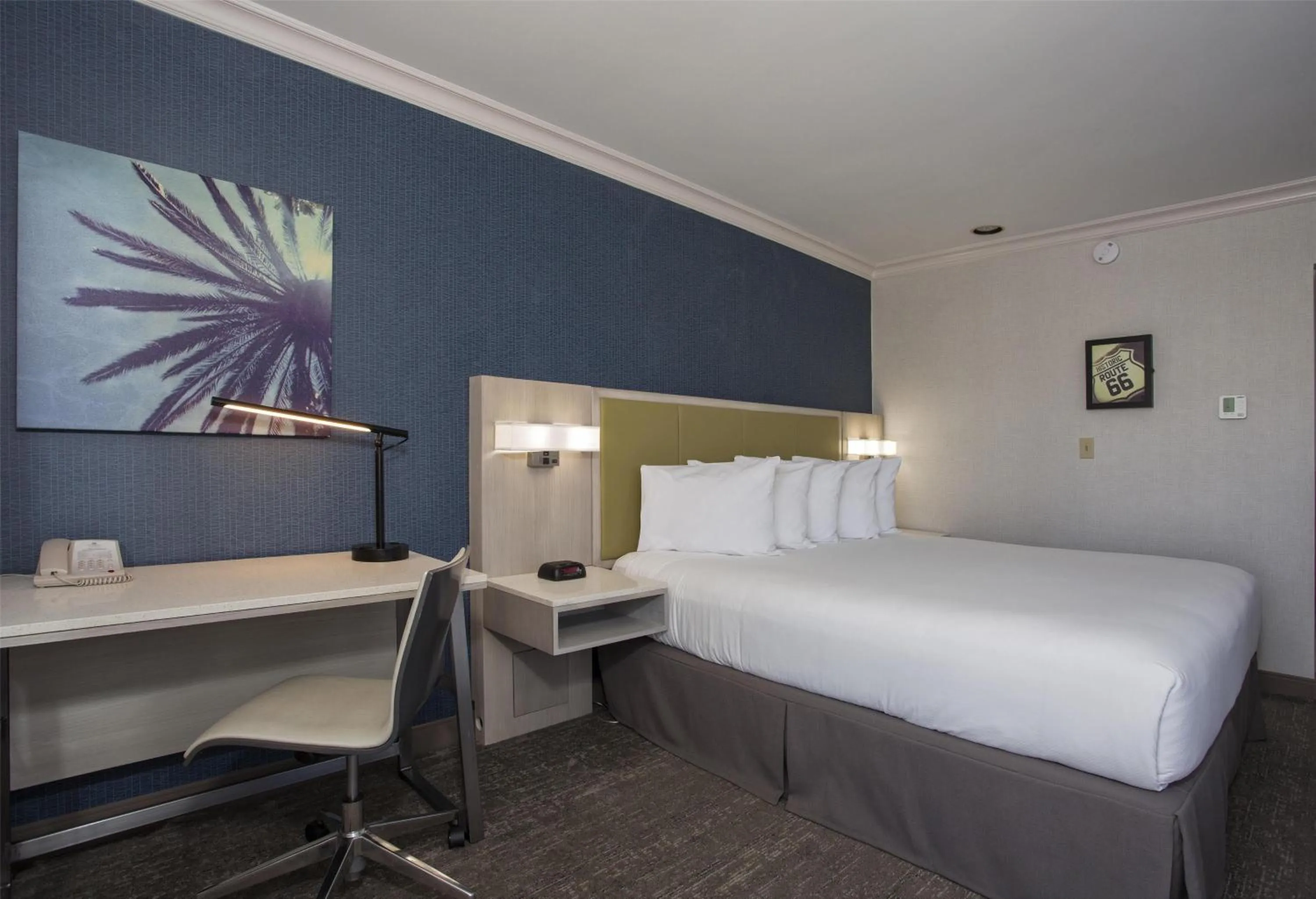 Bedroom, Bed in SureStay Hotel by Best Western Santa Monica