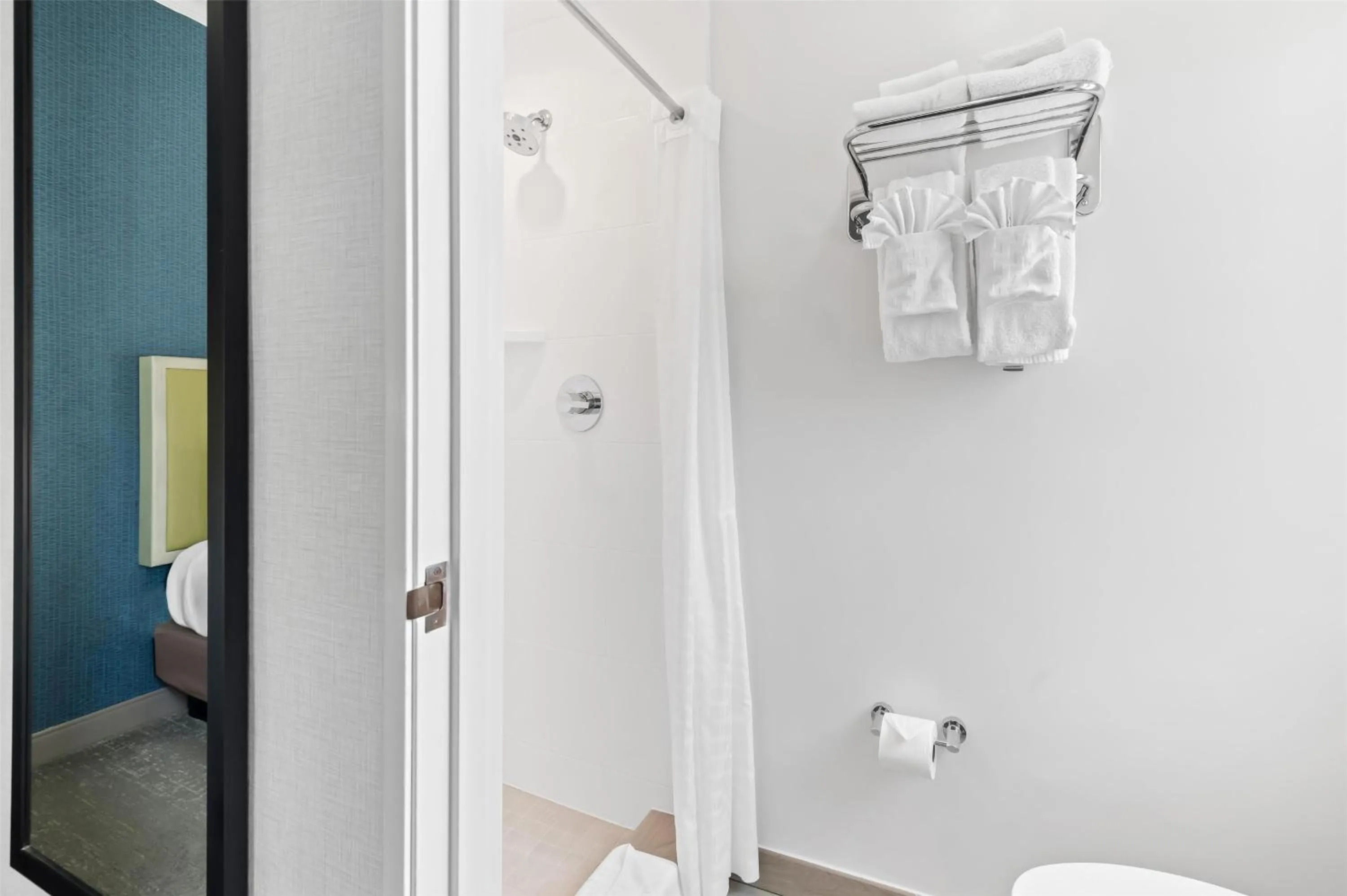 Bathroom in SureStay Hotel by Best Western Santa Monica