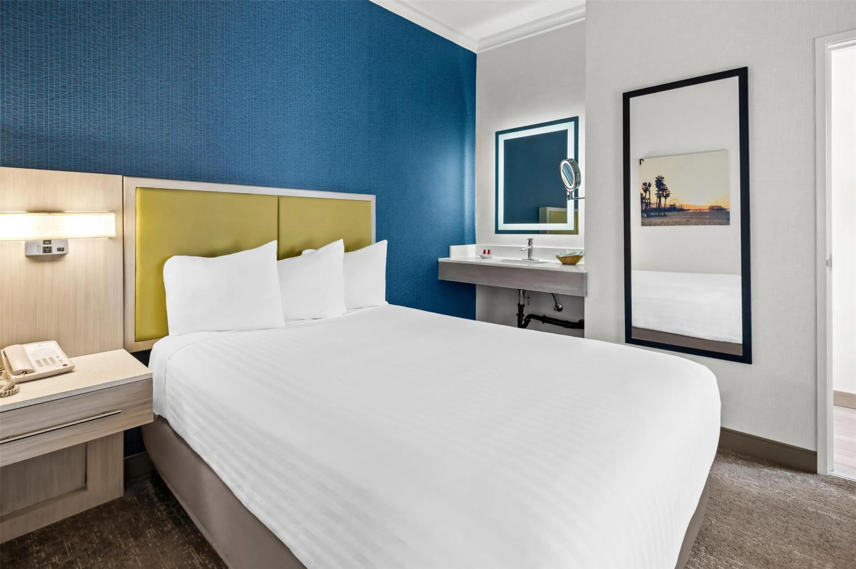 Bedroom, Bed in SureStay Hotel by Best Western Santa Monica