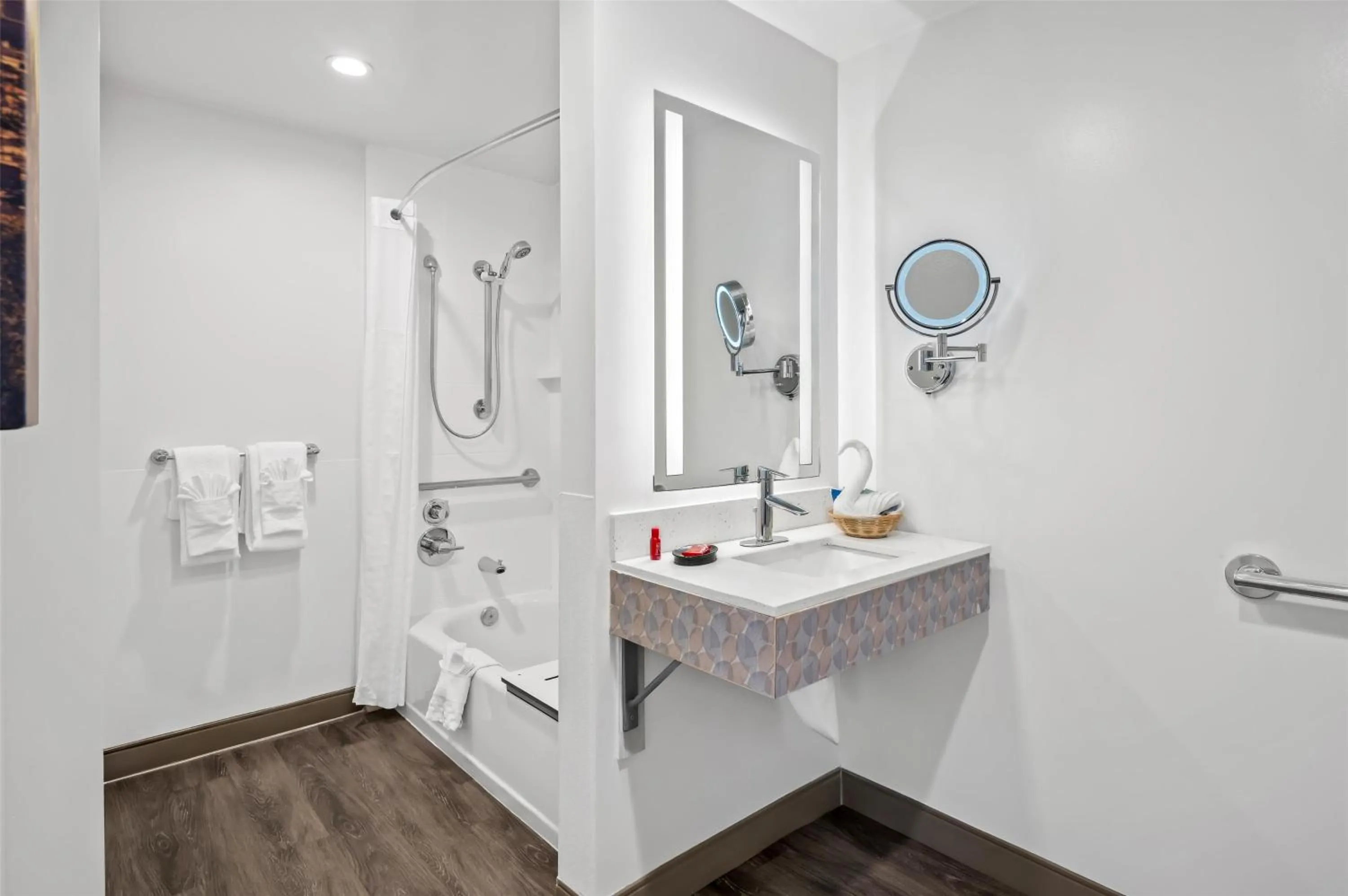 Bedroom in SureStay Hotel by Best Western Santa Monica