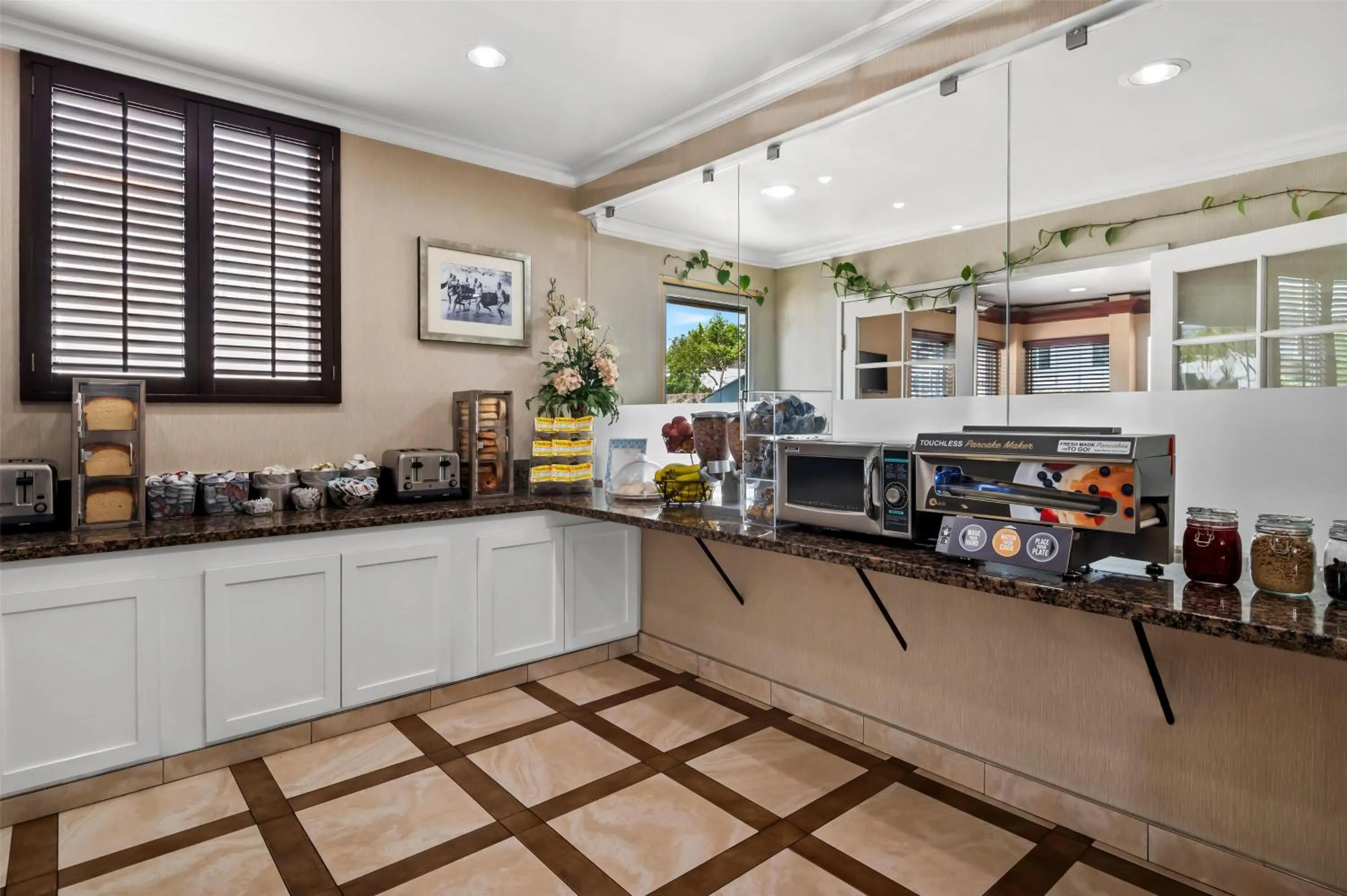 Breakfast in SureStay Hotel by Best Western Santa Monica