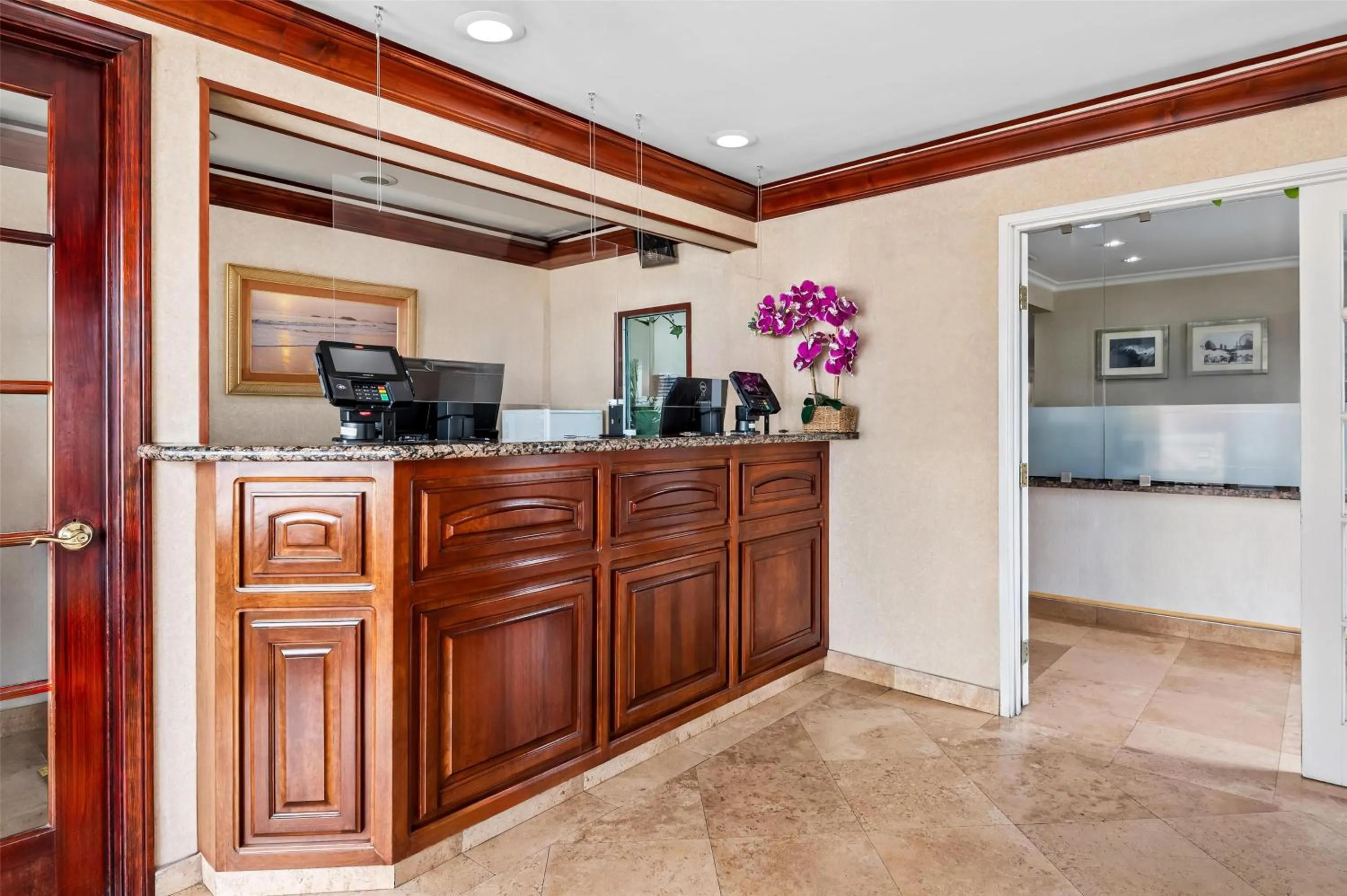 Lobby or reception in SureStay Hotel by Best Western Santa Monica