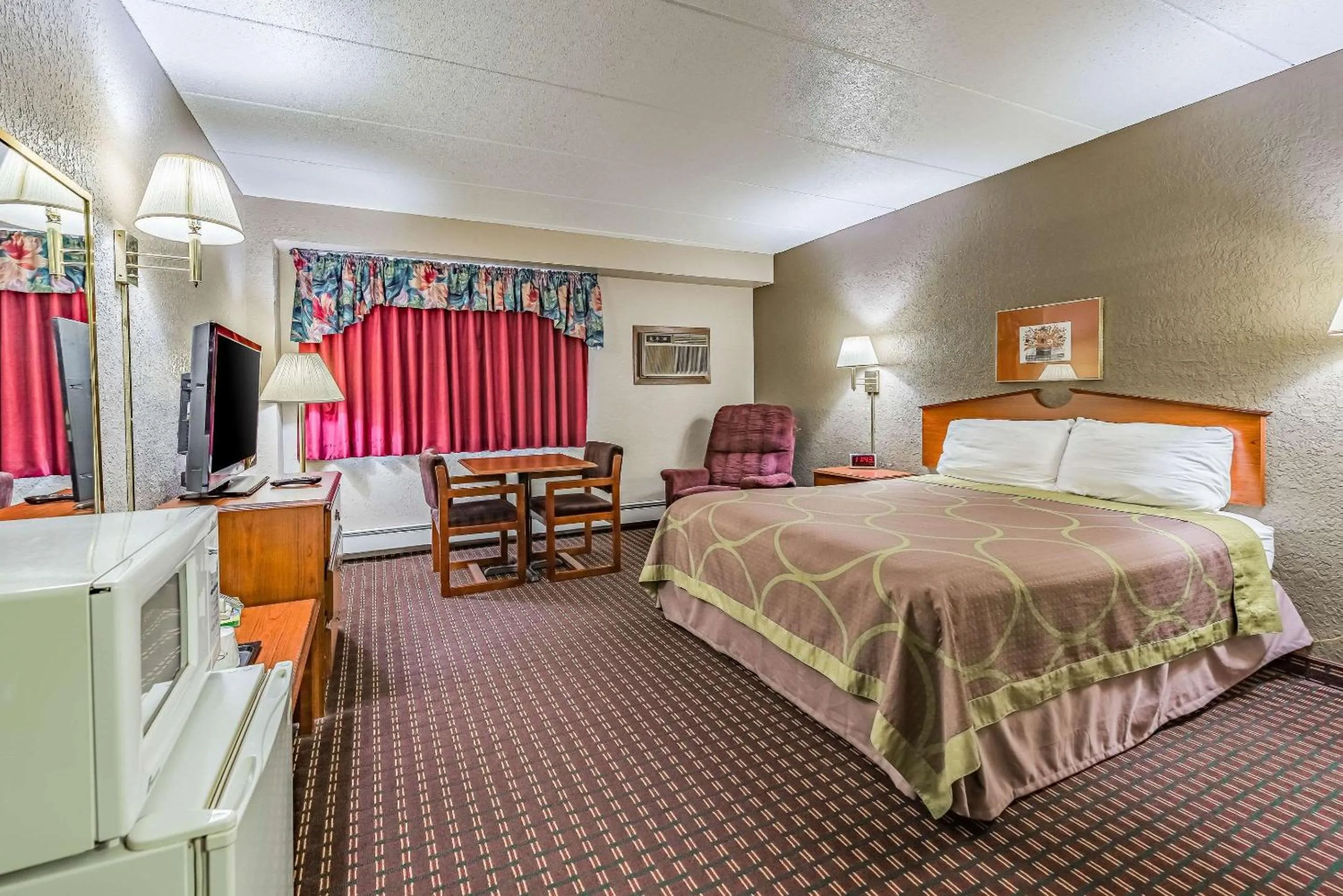 Photo of the whole room, Bed in Rodeway Inn Saint Joseph