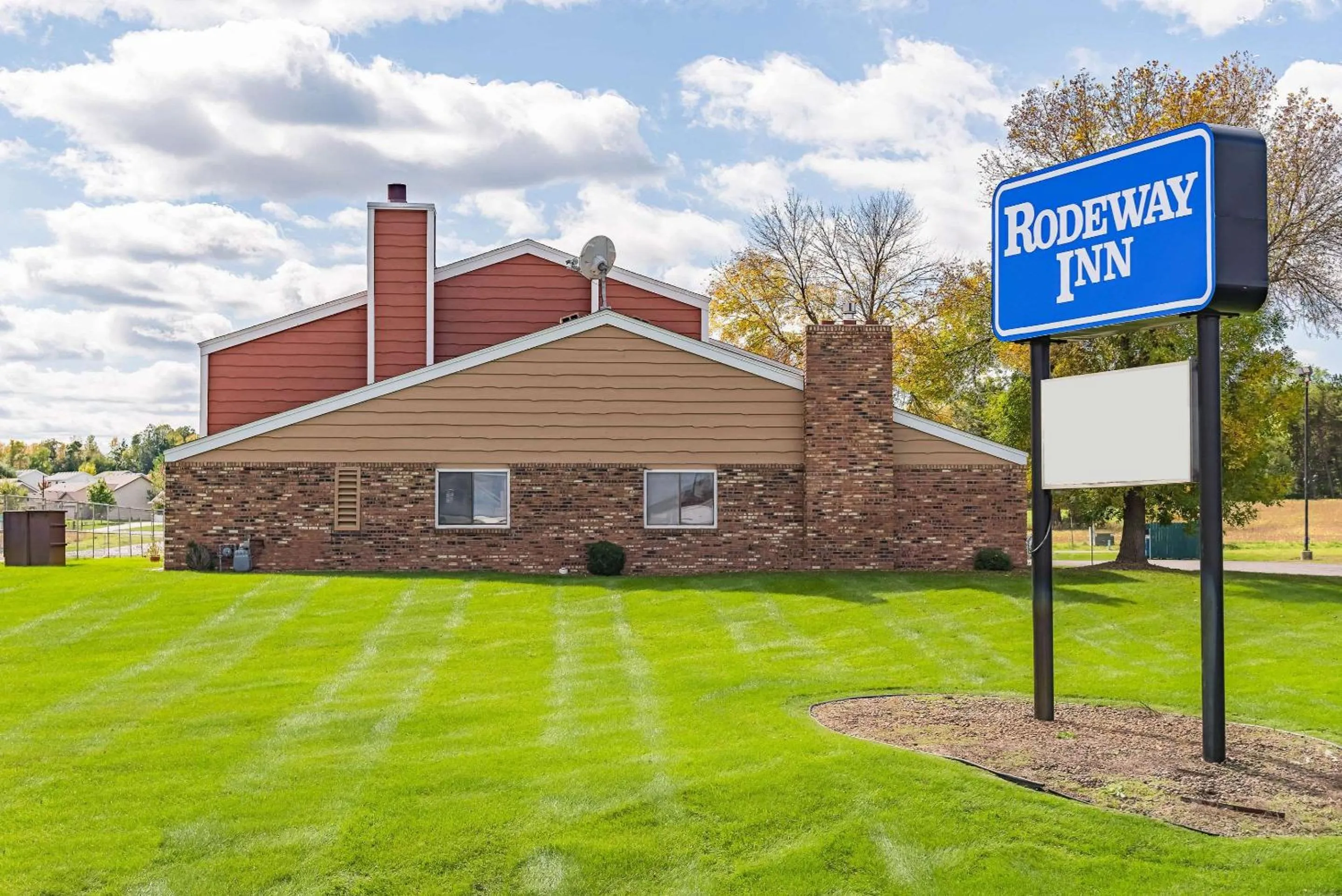 Property building in Rodeway Inn Saint Joseph