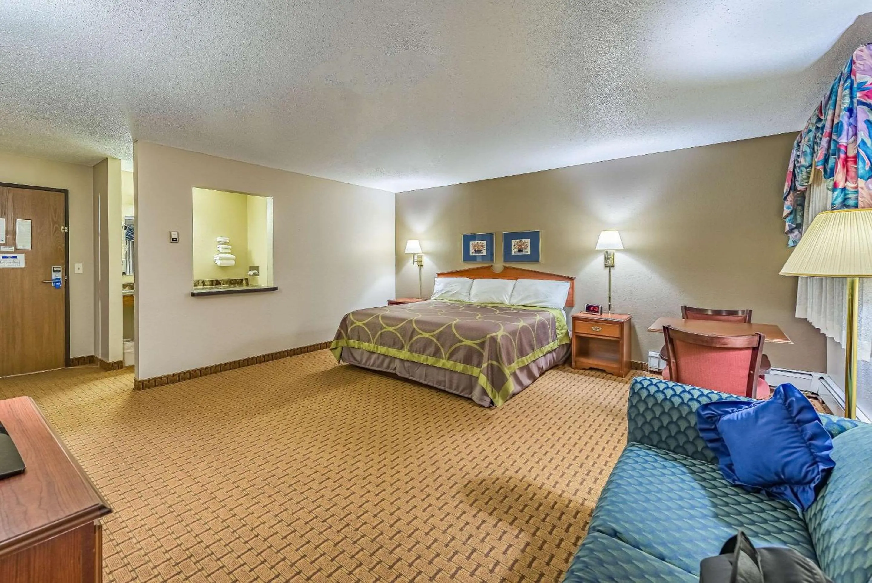 Photo of the whole room, Bed in Rodeway Inn Saint Joseph