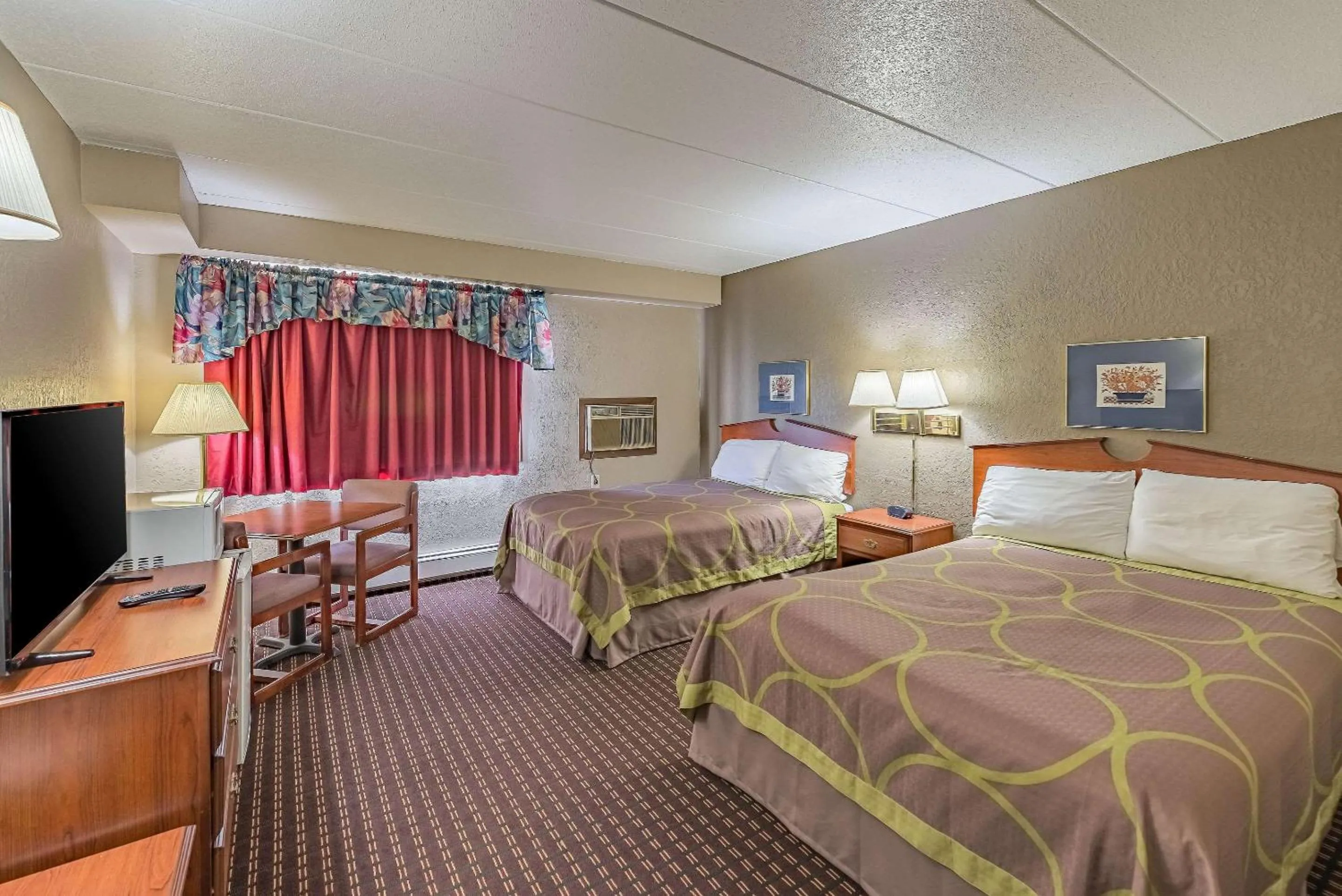 Photo of the whole room, Bed in Rodeway Inn Saint Joseph