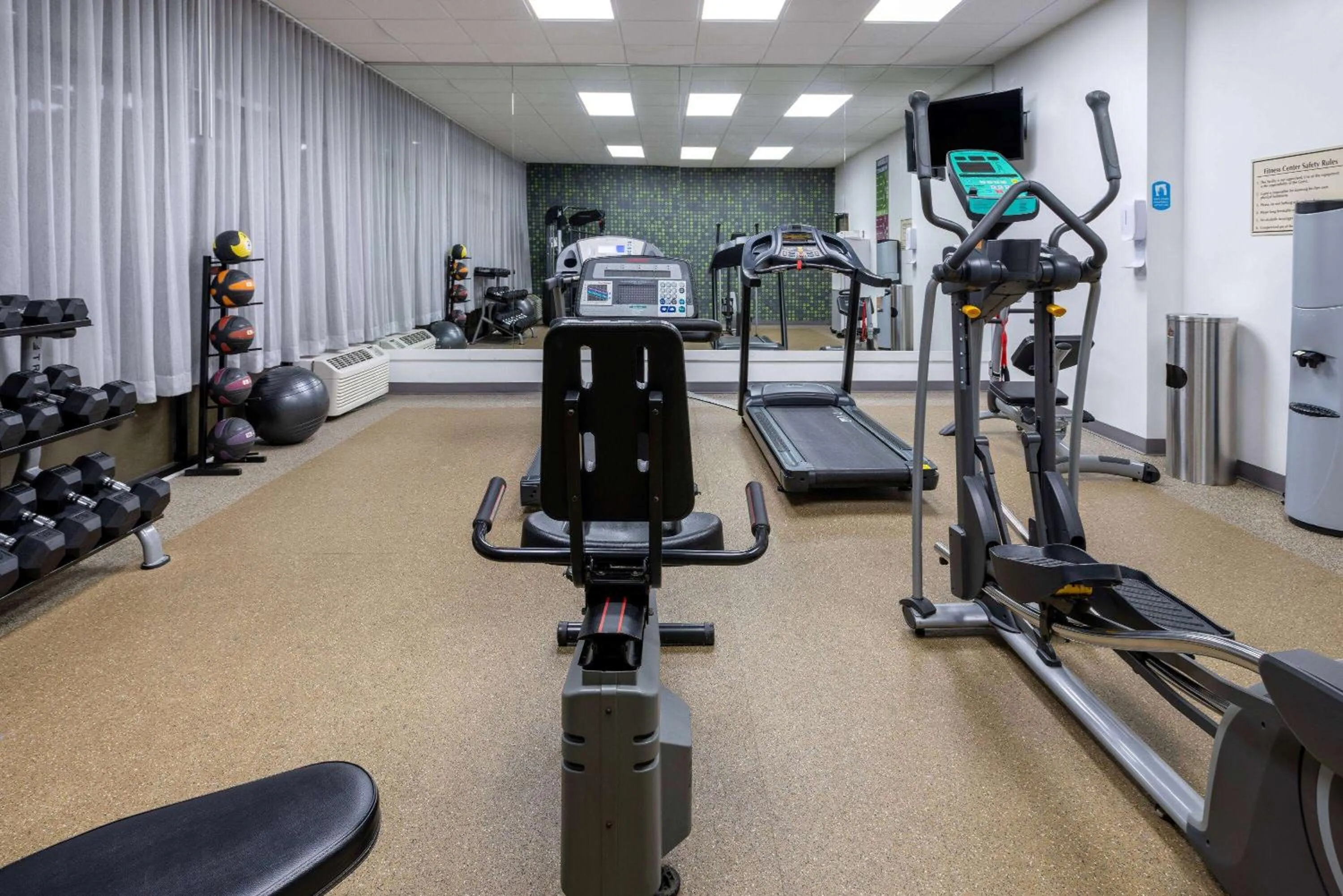 Fitness centre/facilities in Baymont by Wyndham White Plains - Elmsford