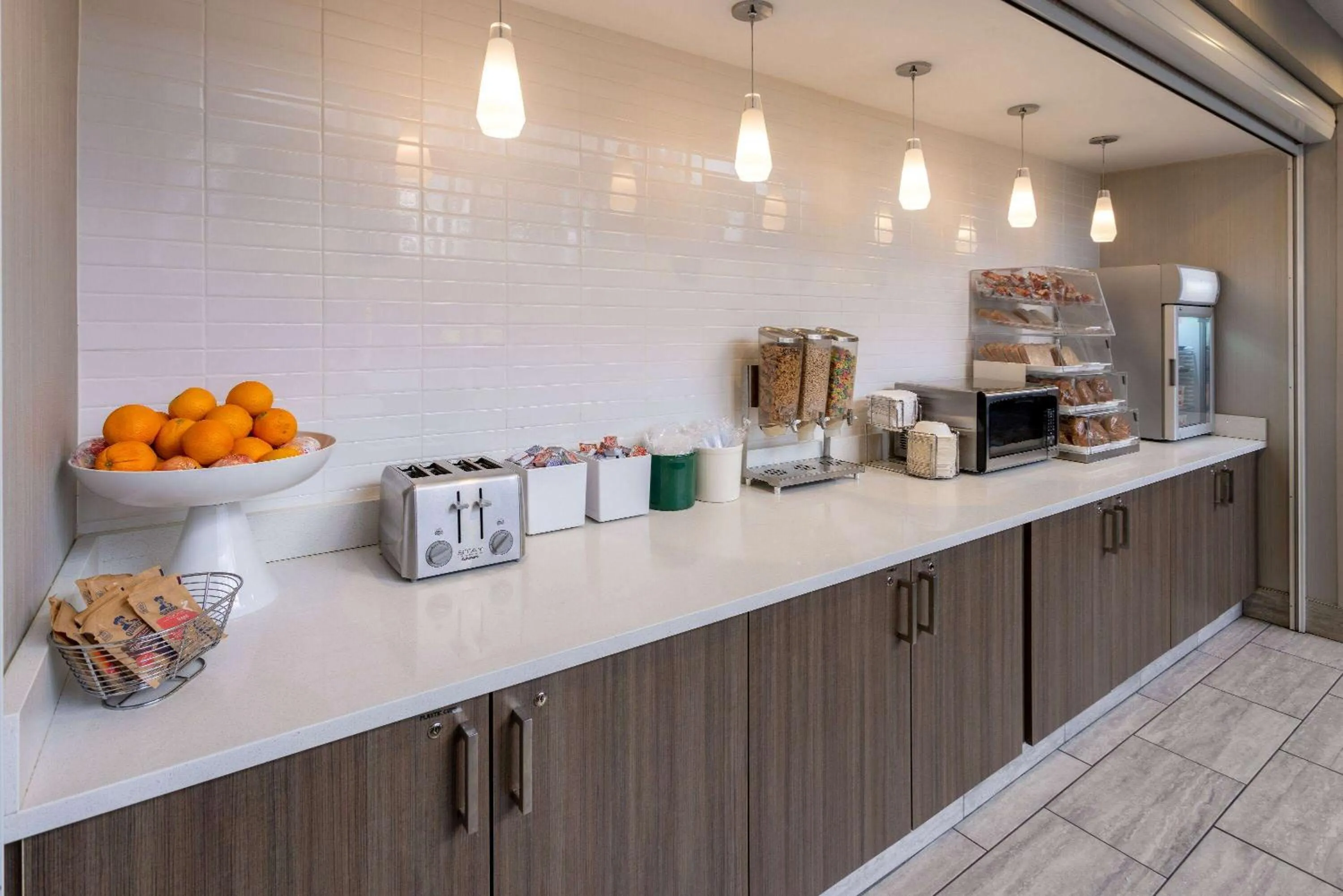 Breakfast in Baymont by Wyndham White Plains - Elmsford