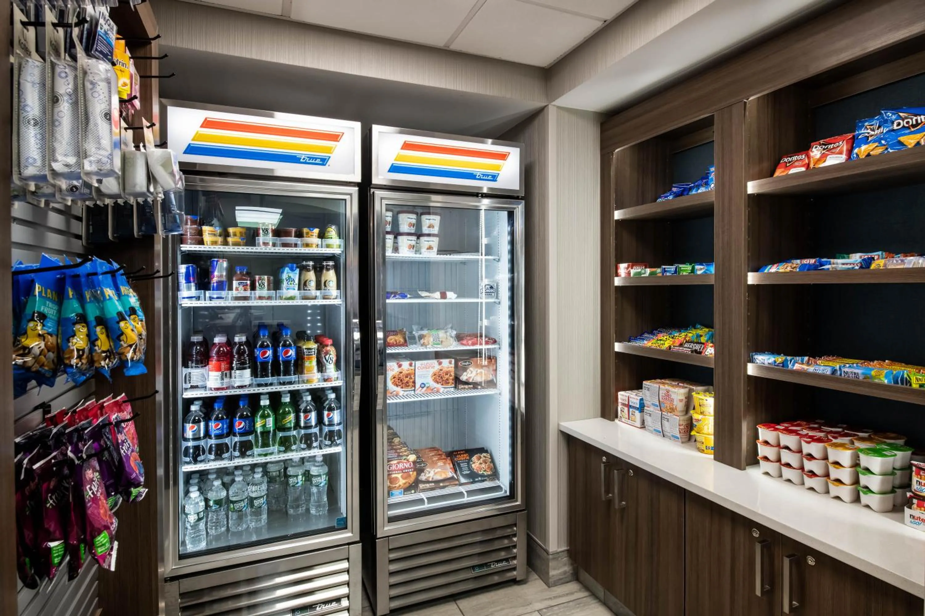 Food and drinks in Baymont by Wyndham White Plains - Elmsford