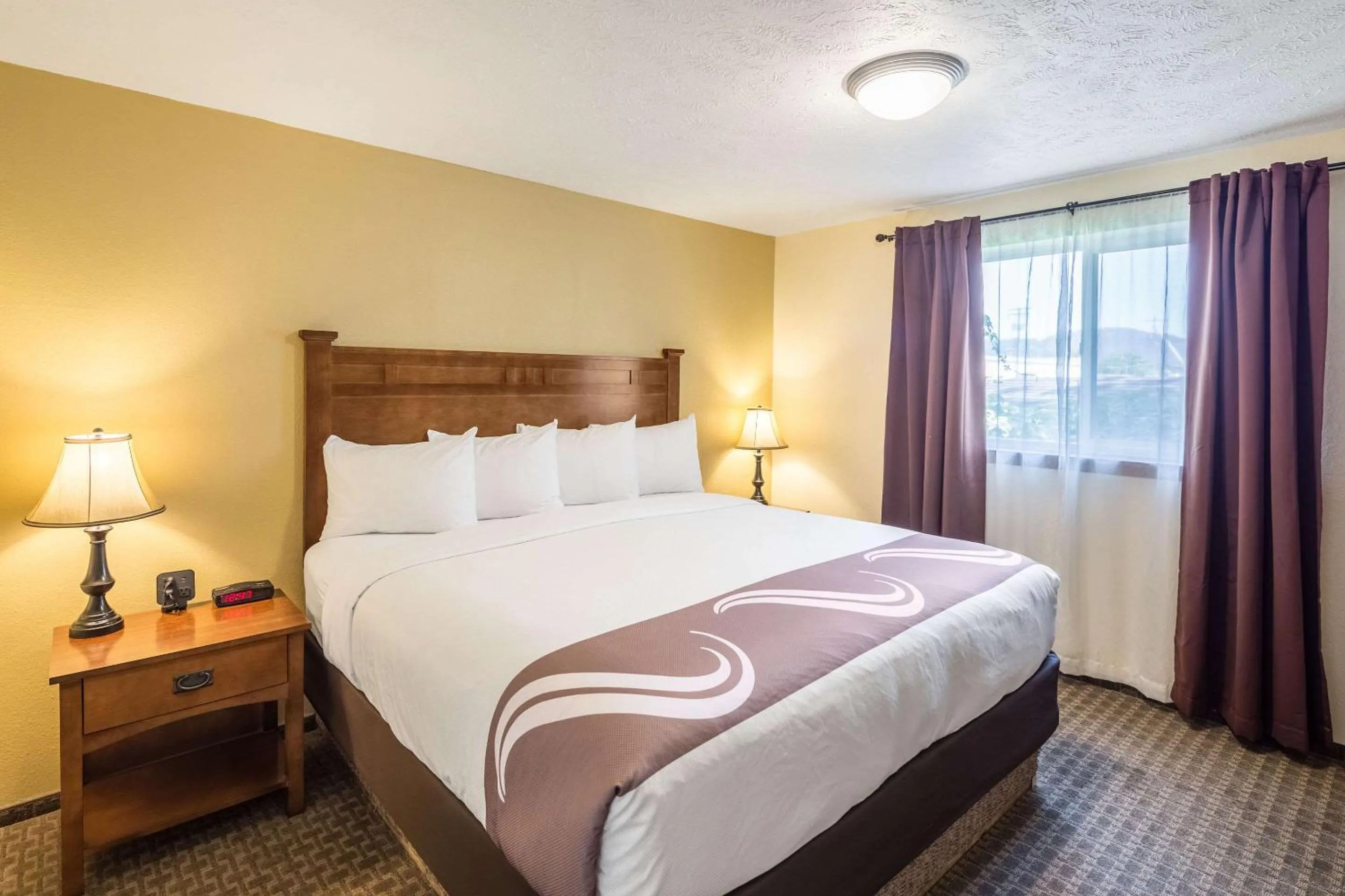 Bedroom, Bed in Quality Inn & Suites Coeur d'Alene