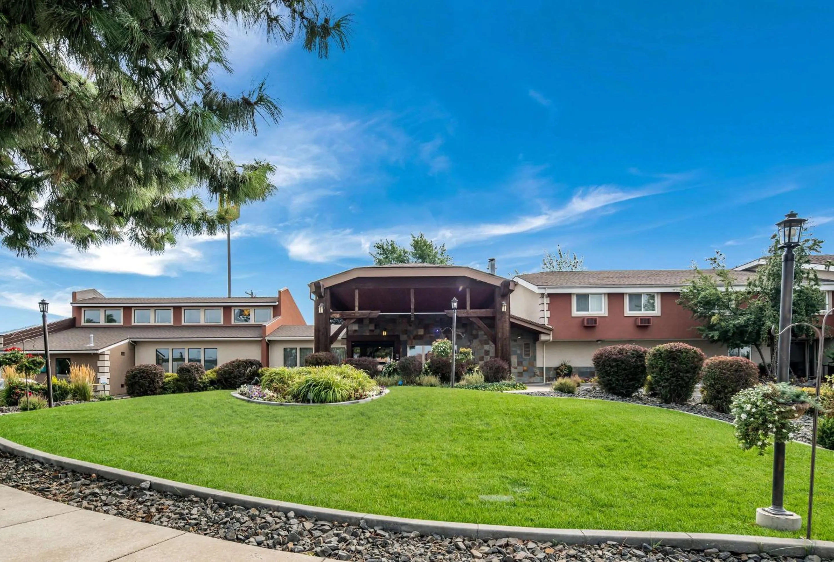 Property building in Quality Inn & Suites Coeur d'Alene