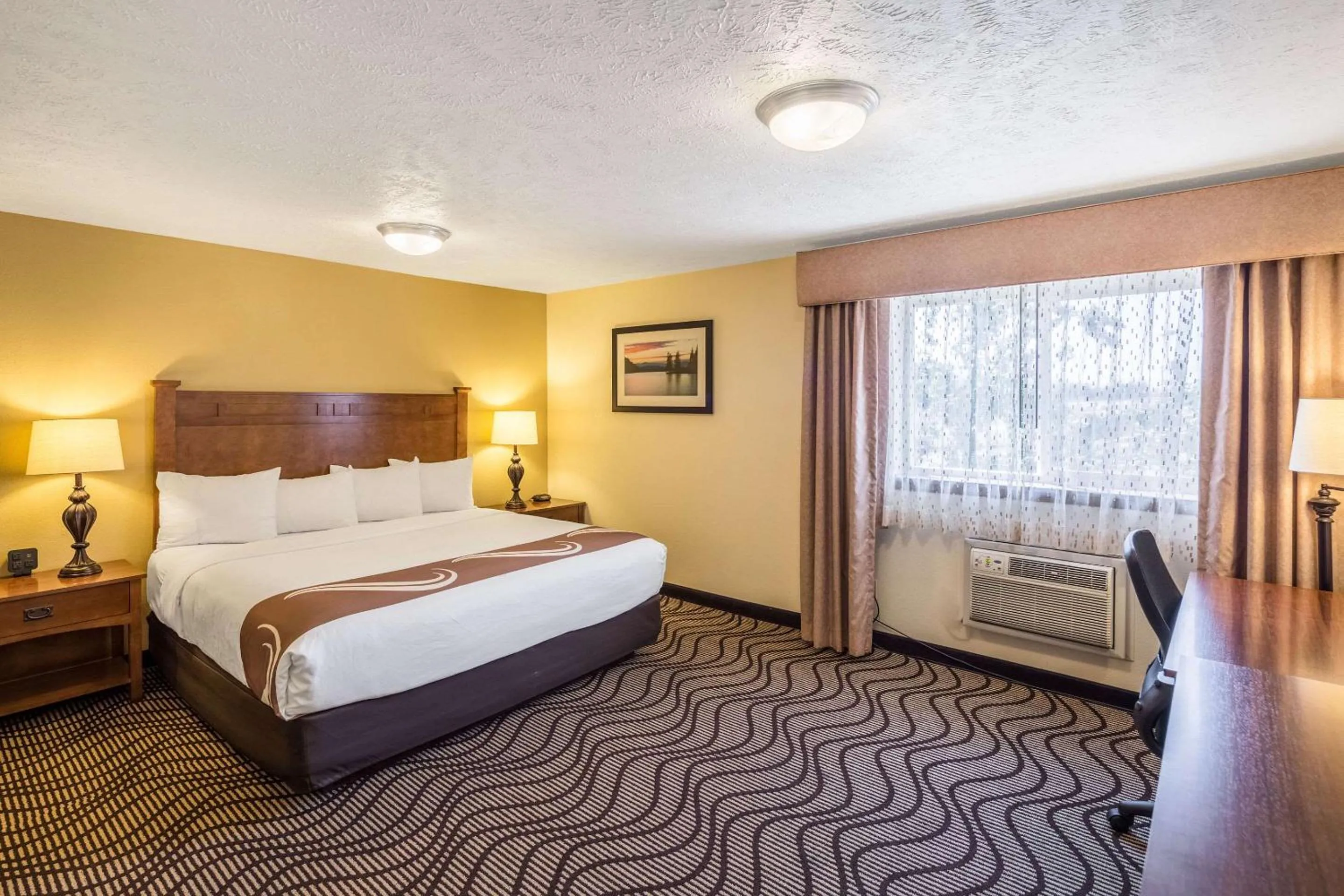 Bedroom, Bed in Quality Inn & Suites Coeur d'Alene