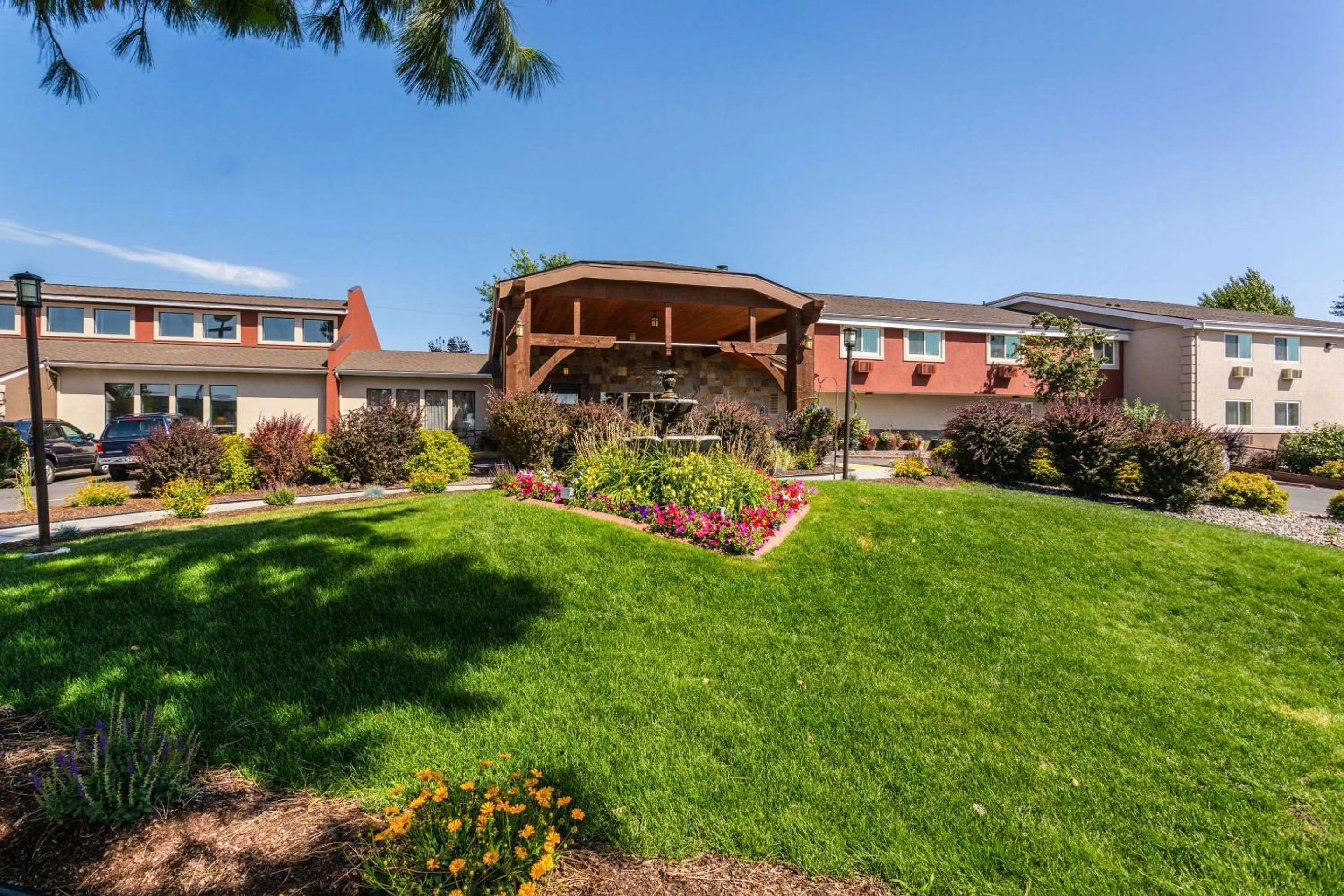 Property building in Quality Inn & Suites Coeur d'Alene