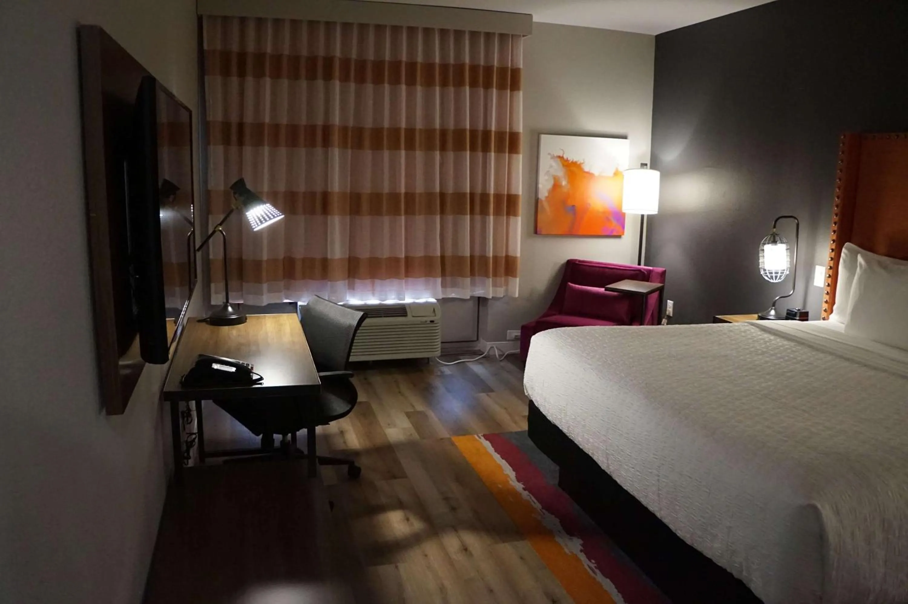 Photo of the whole room, Bed in La Quinta Inn & Suites by Wyndham Lewisville