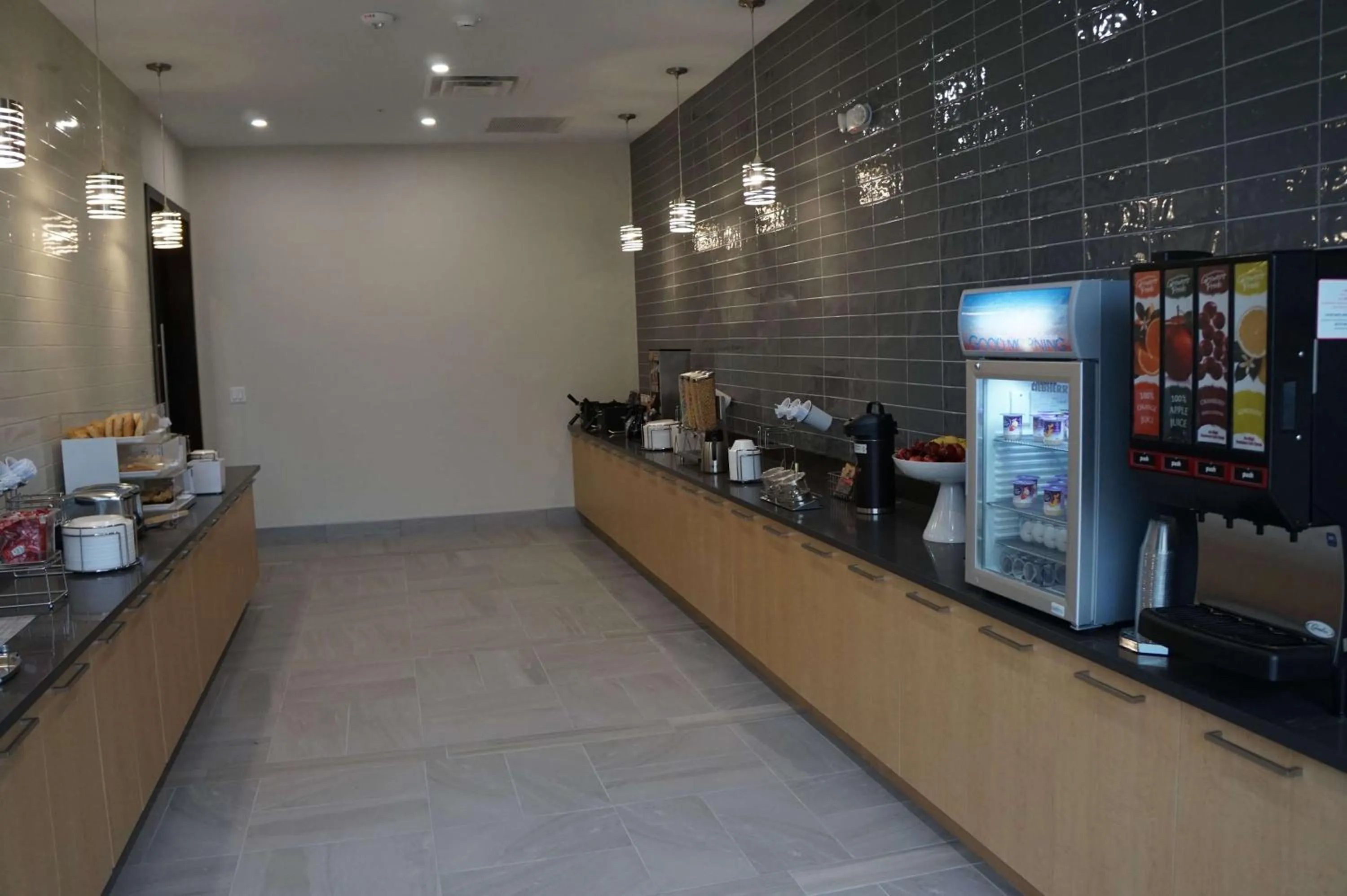 Restaurant/places to eat in La Quinta Inn & Suites by Wyndham Lewisville