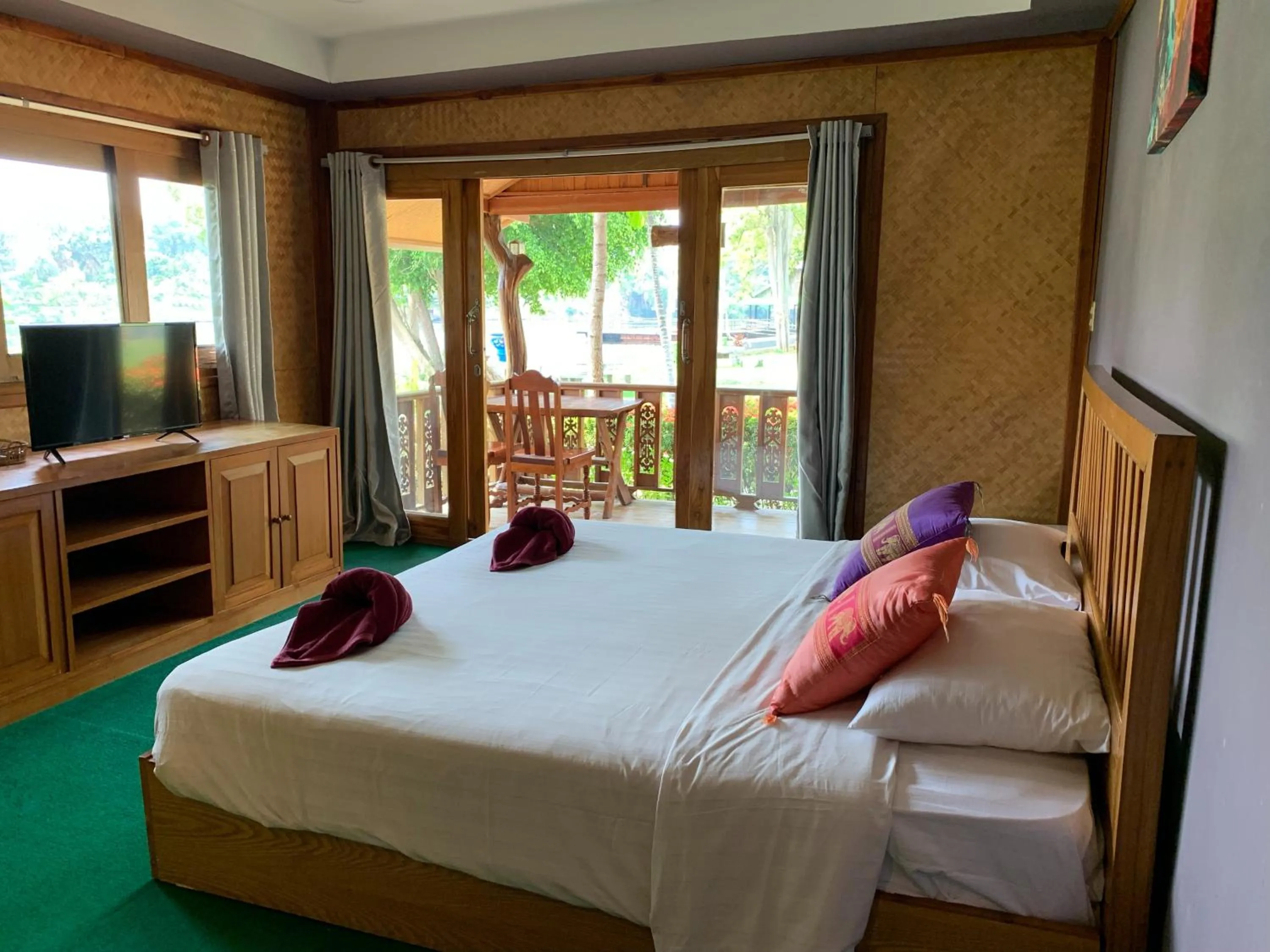 Photo of the whole room, Bed in Buasawan Resort & Restaurant