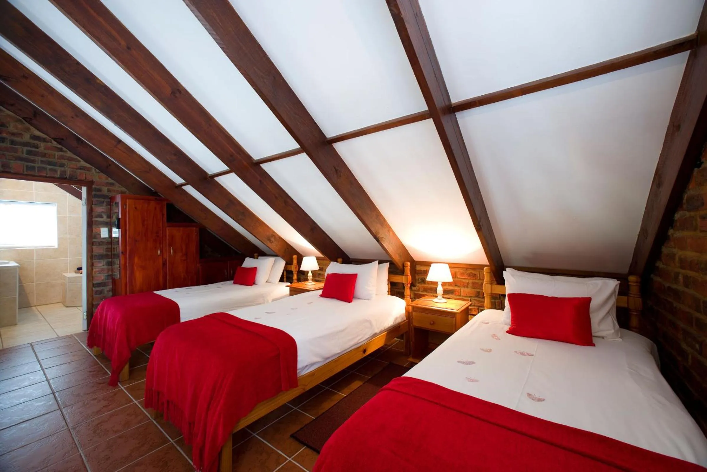 Photo of the whole room, Bed in Swallows Nest Country Cottages