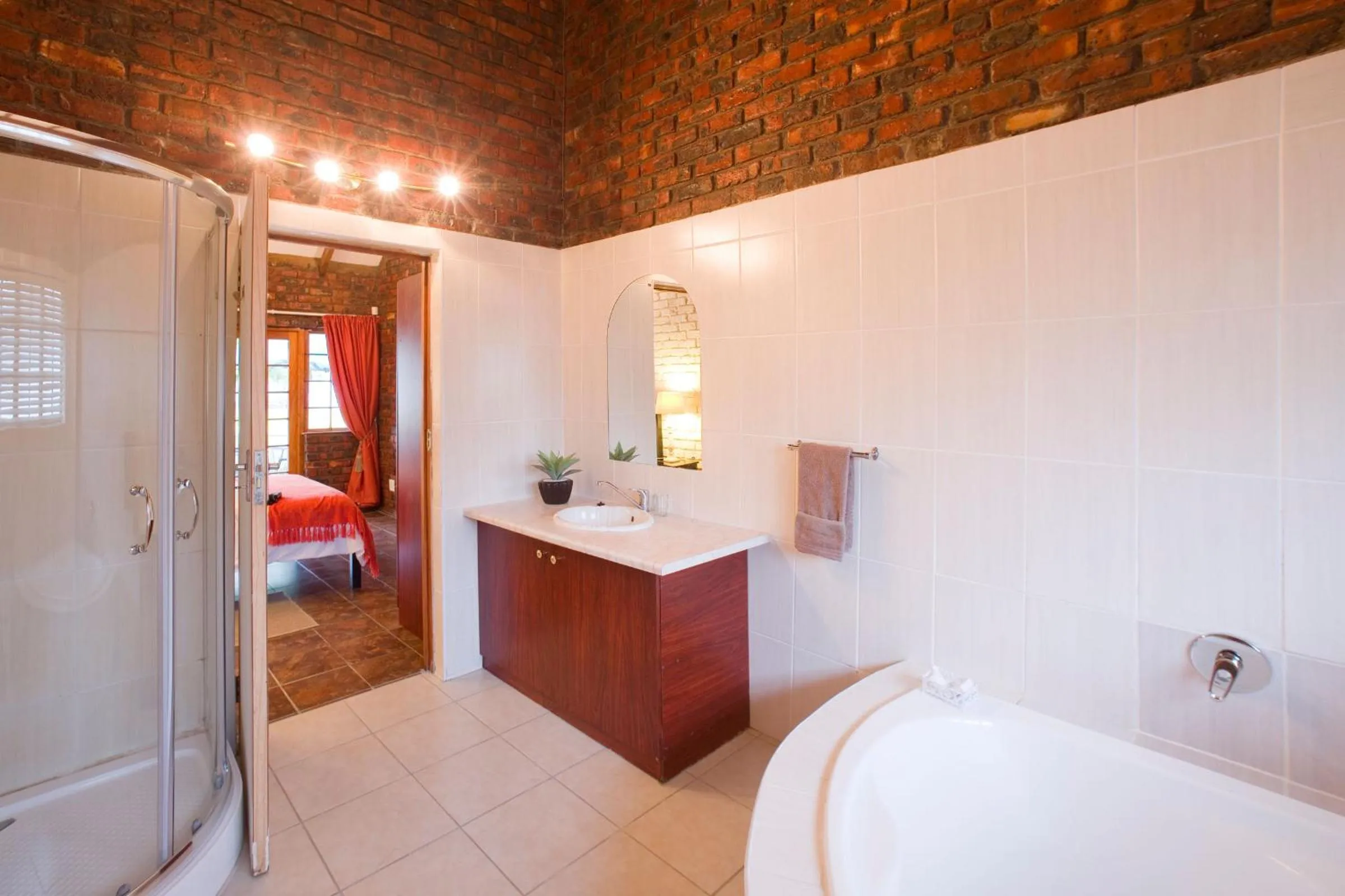 Bathroom, Bed in Swallows Nest Country Cottages