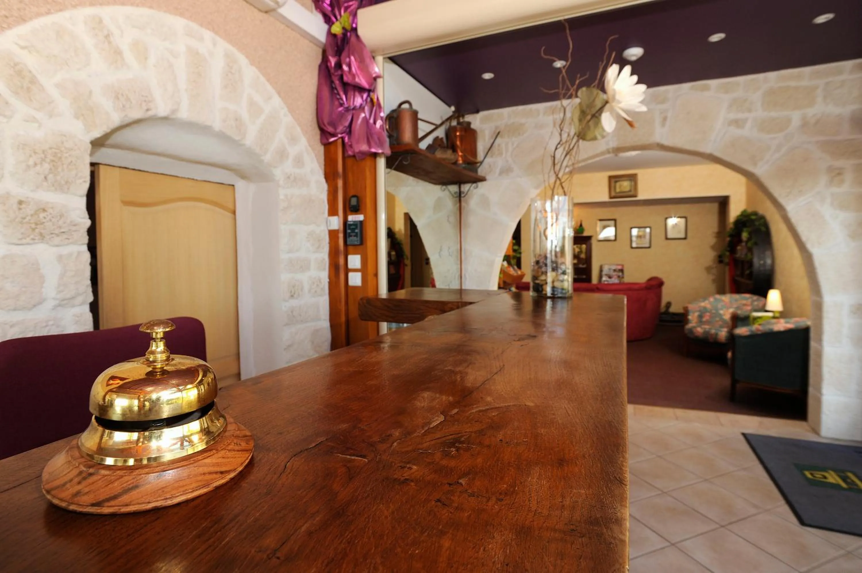 Lobby or reception in Logis Hotel Des Grands Vins