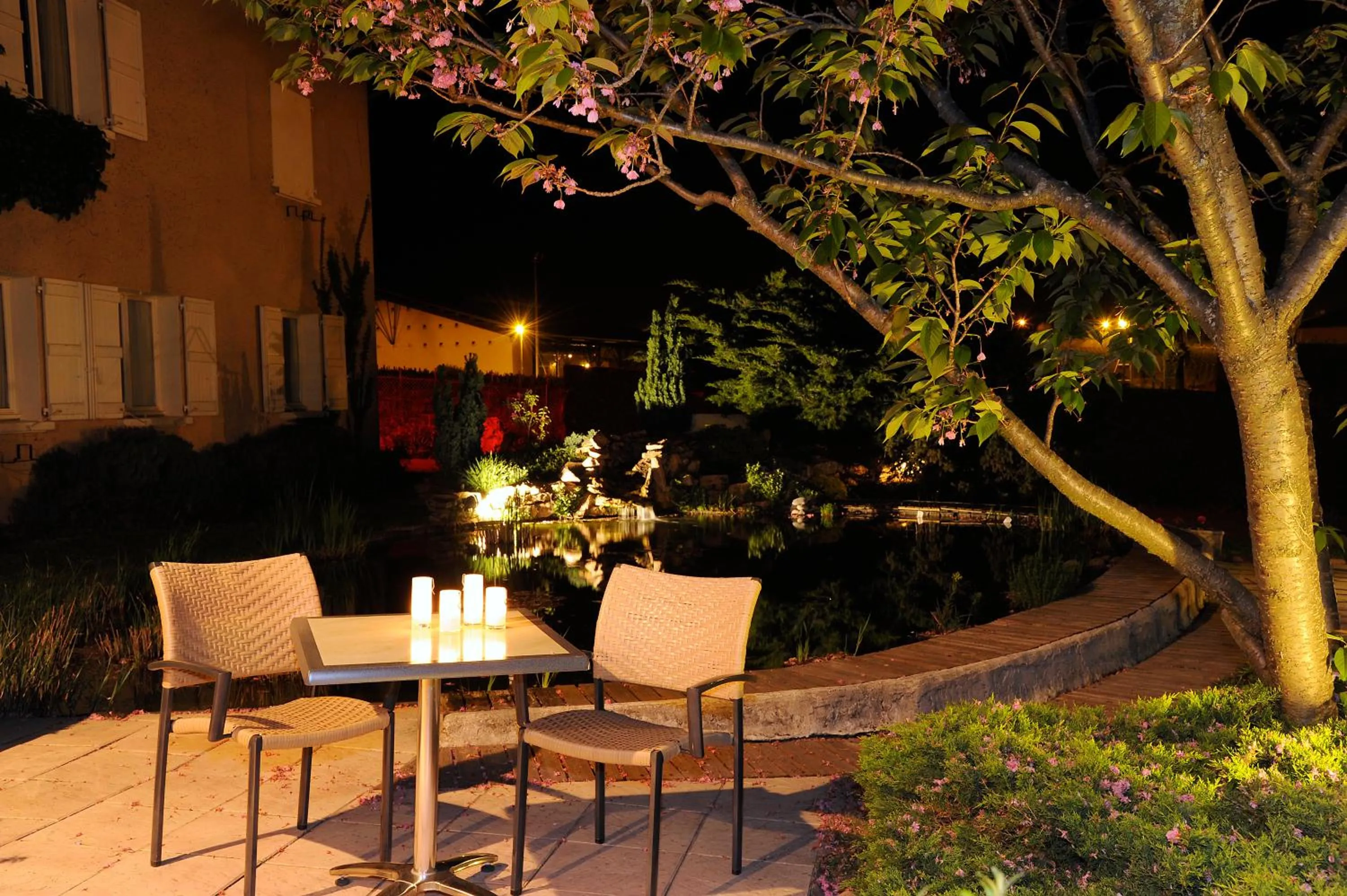 Patio in Logis Hotel Des Grands Vins