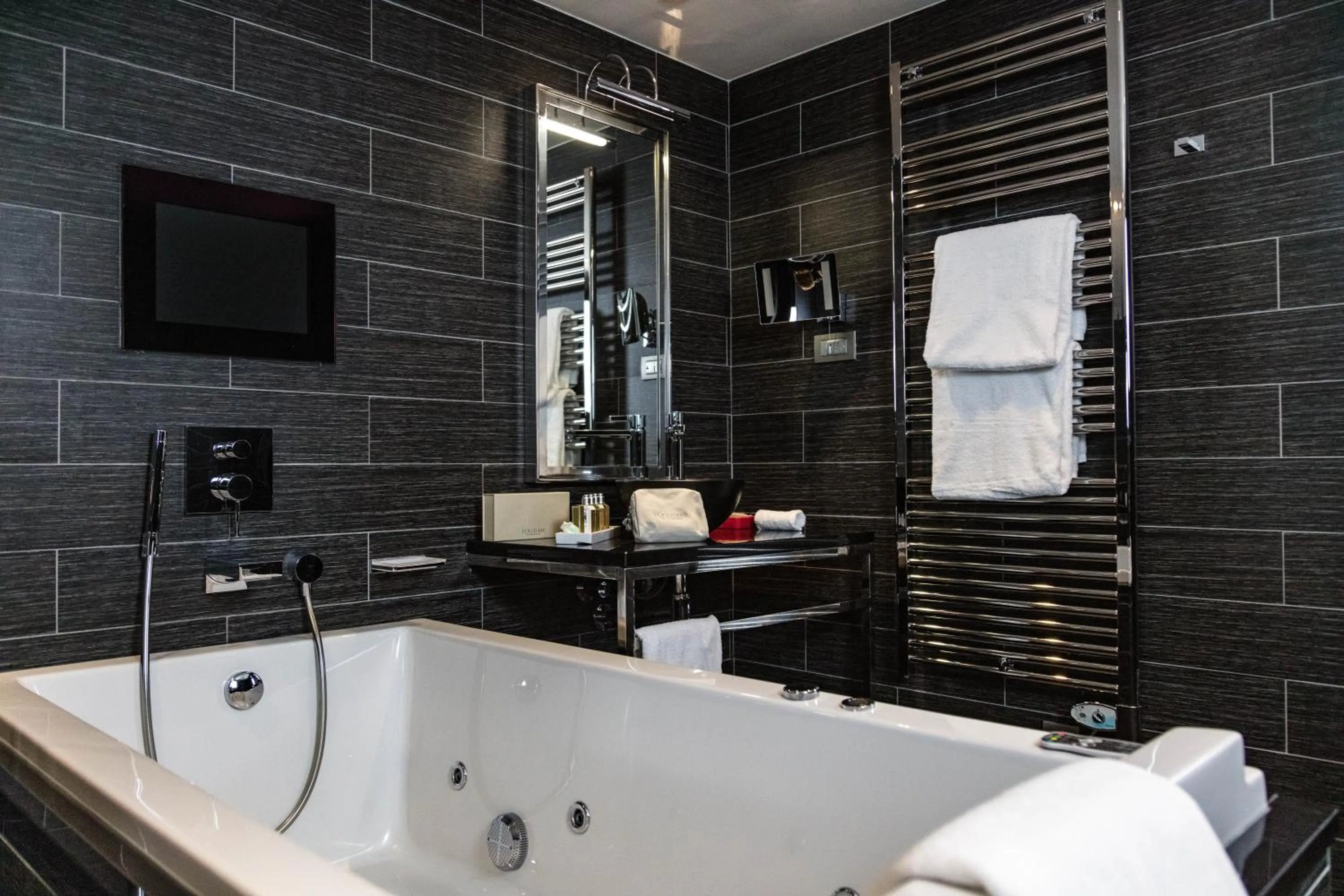 Bathroom in Avenue Lodge Hotel & Spa