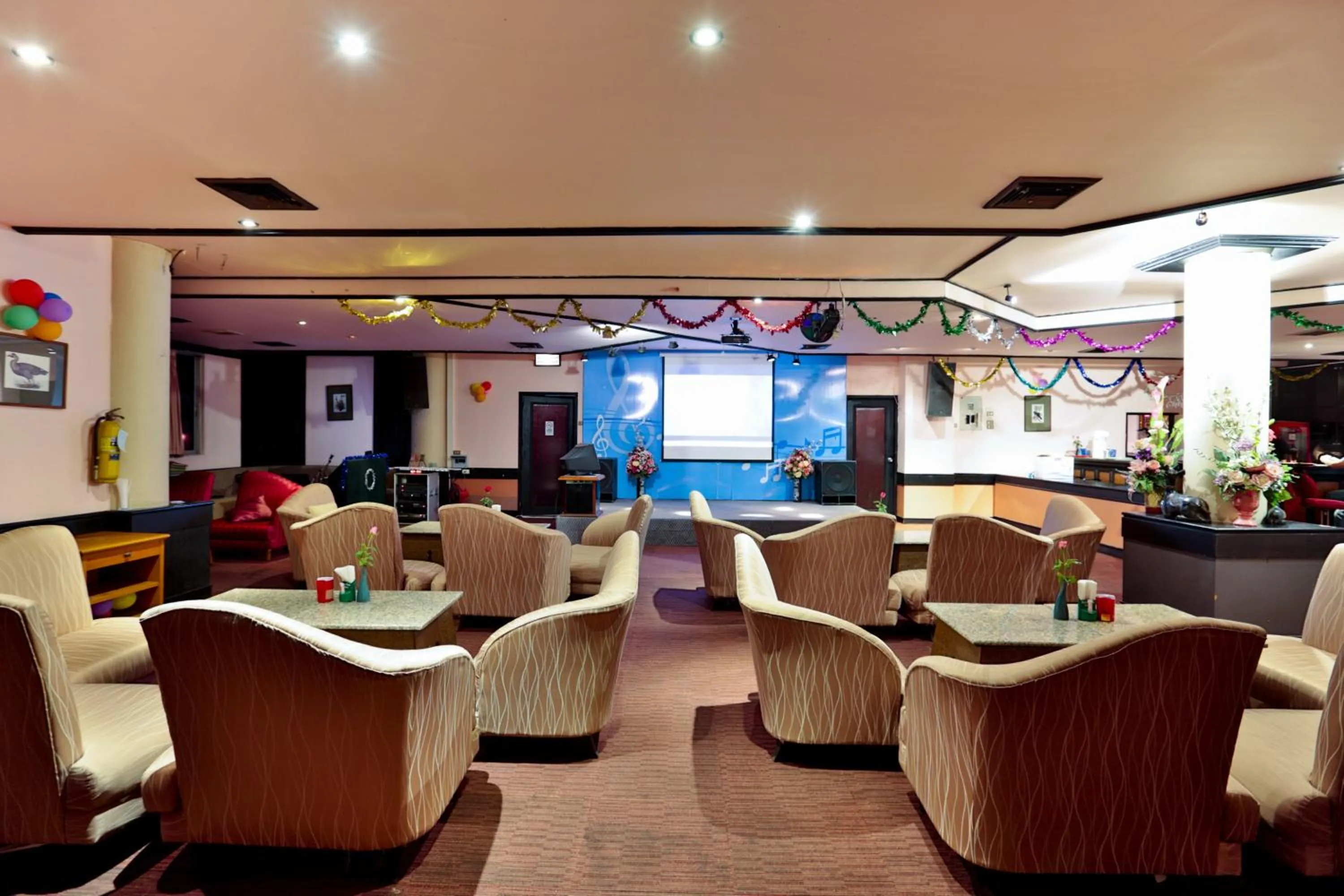 Lounge or bar in Charoen Hotel