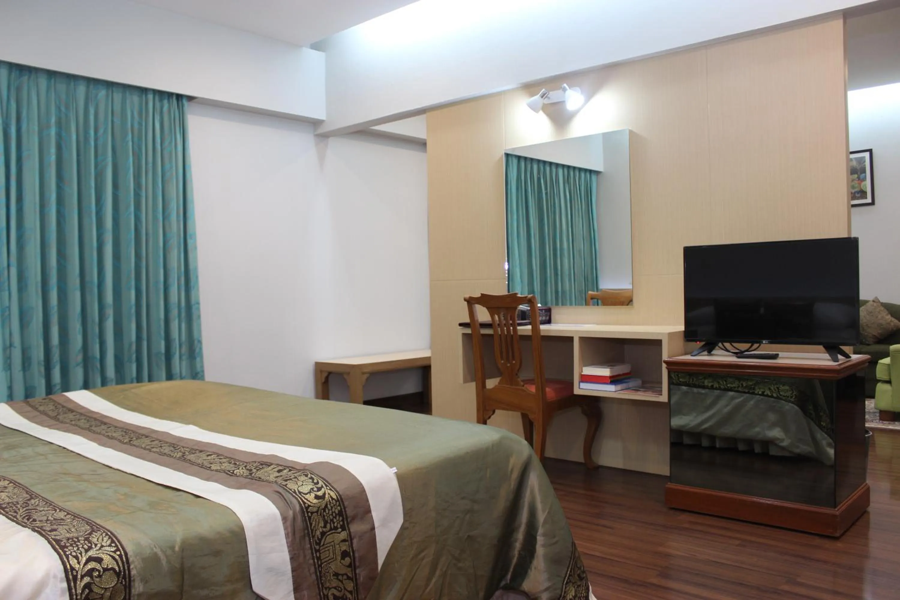 Bed in Charoen Hotel