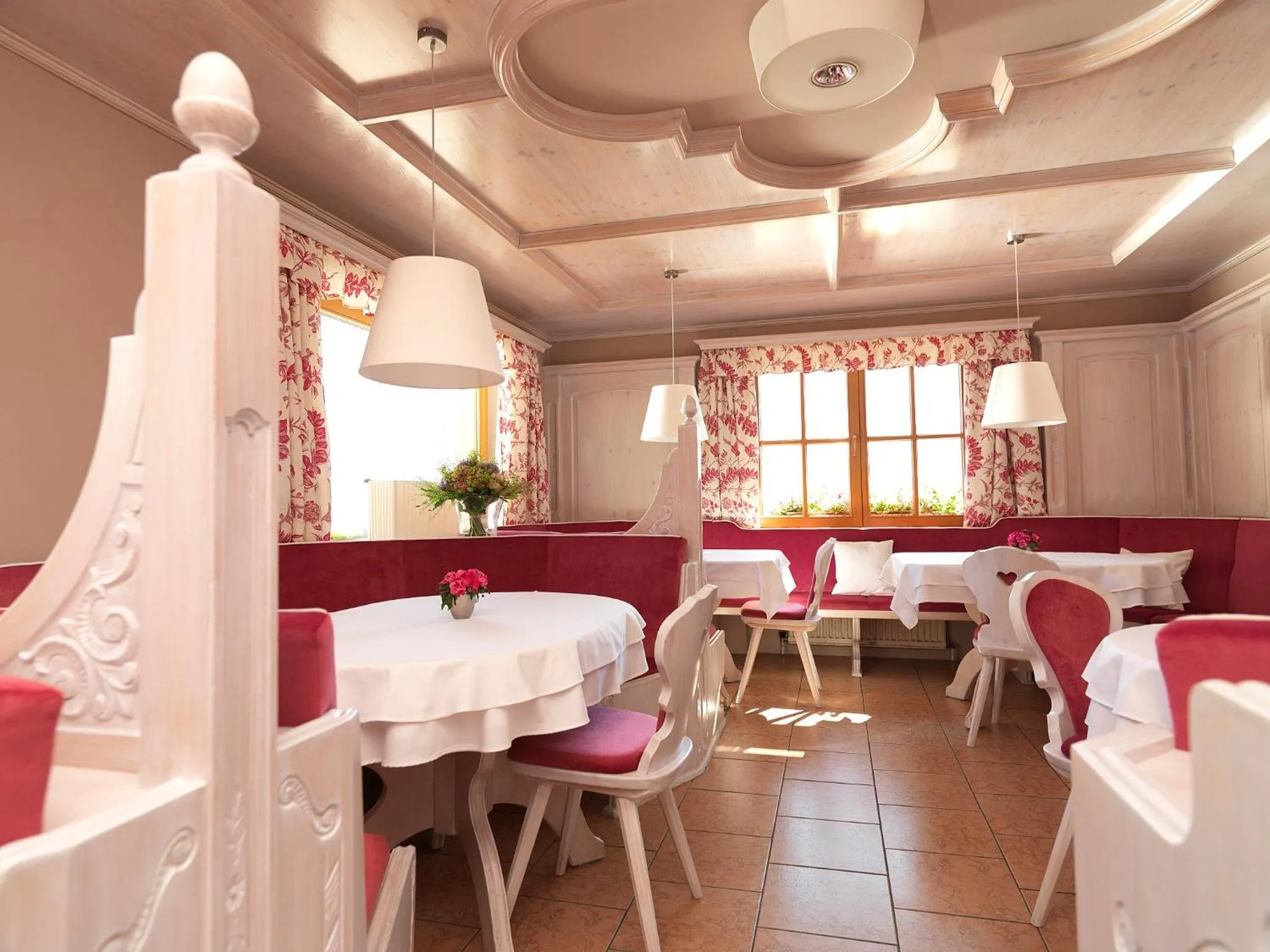 Restaurant/places to eat in Stallerhof