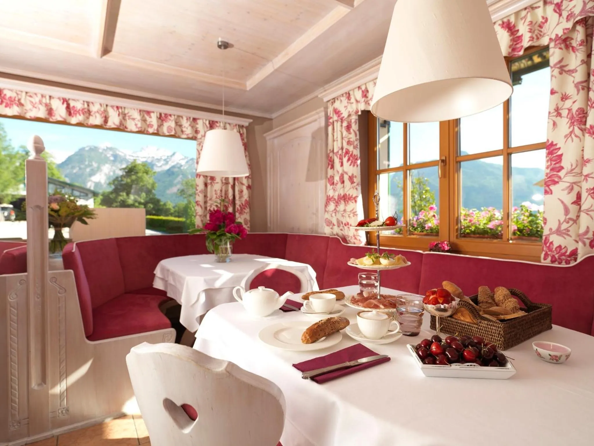 Restaurant/places to eat in Stallerhof