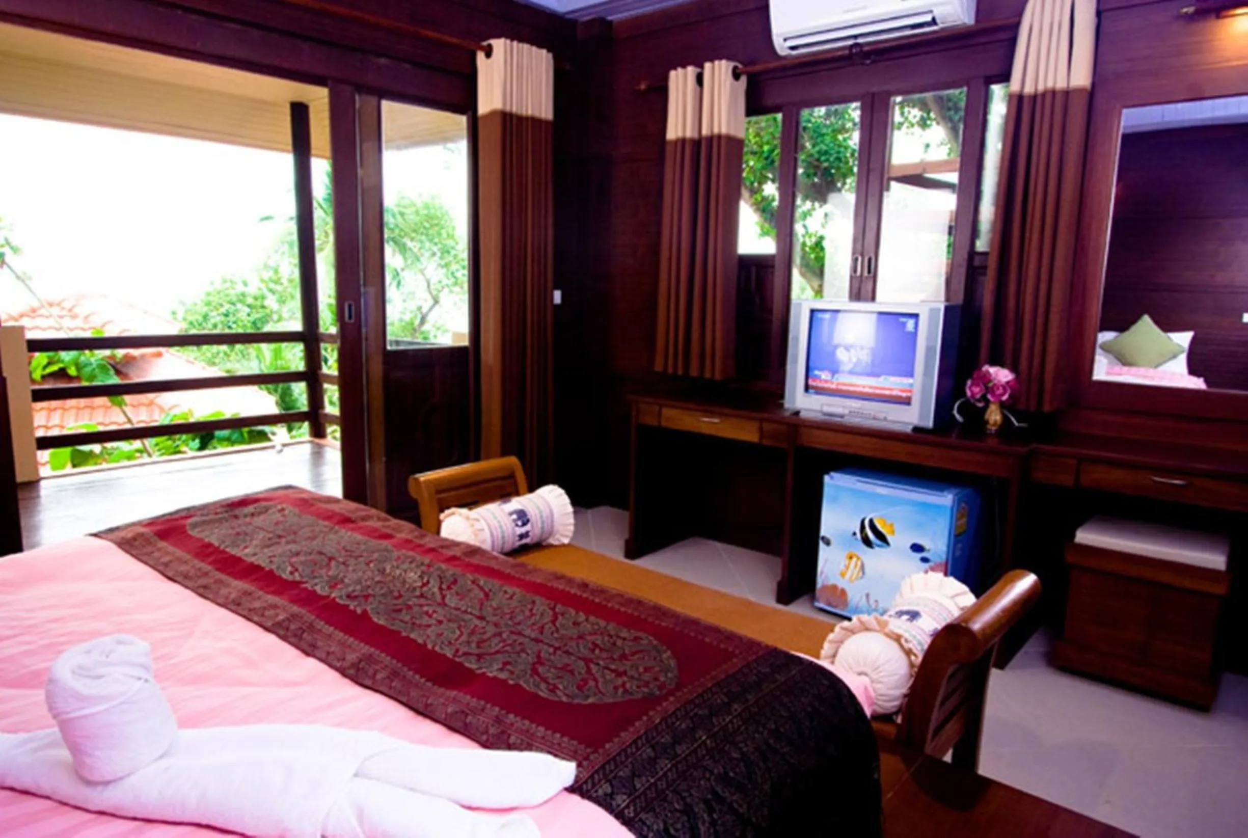 Photo of the whole room, Bed in Rin Beach Resort