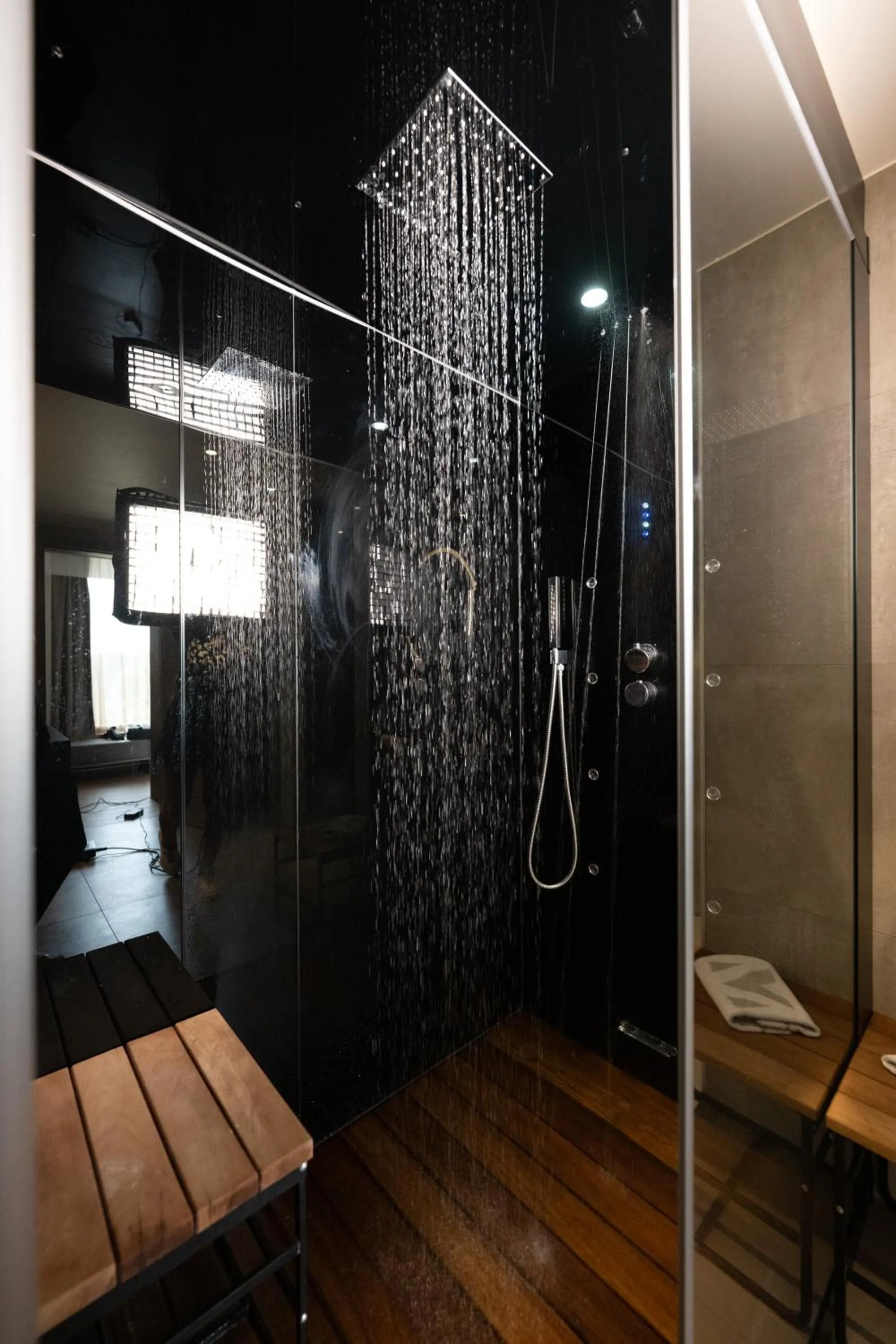 Shower in Hotel Meilenstein