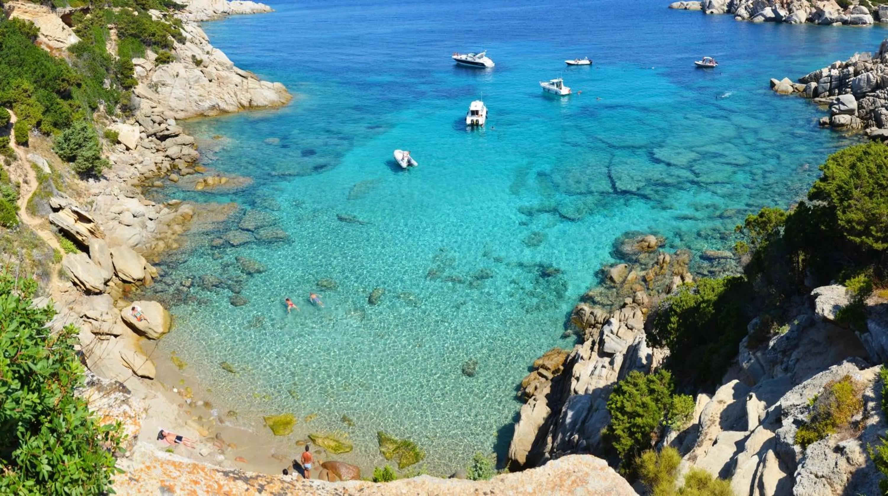 Snorkeling in S'Incantu Resort