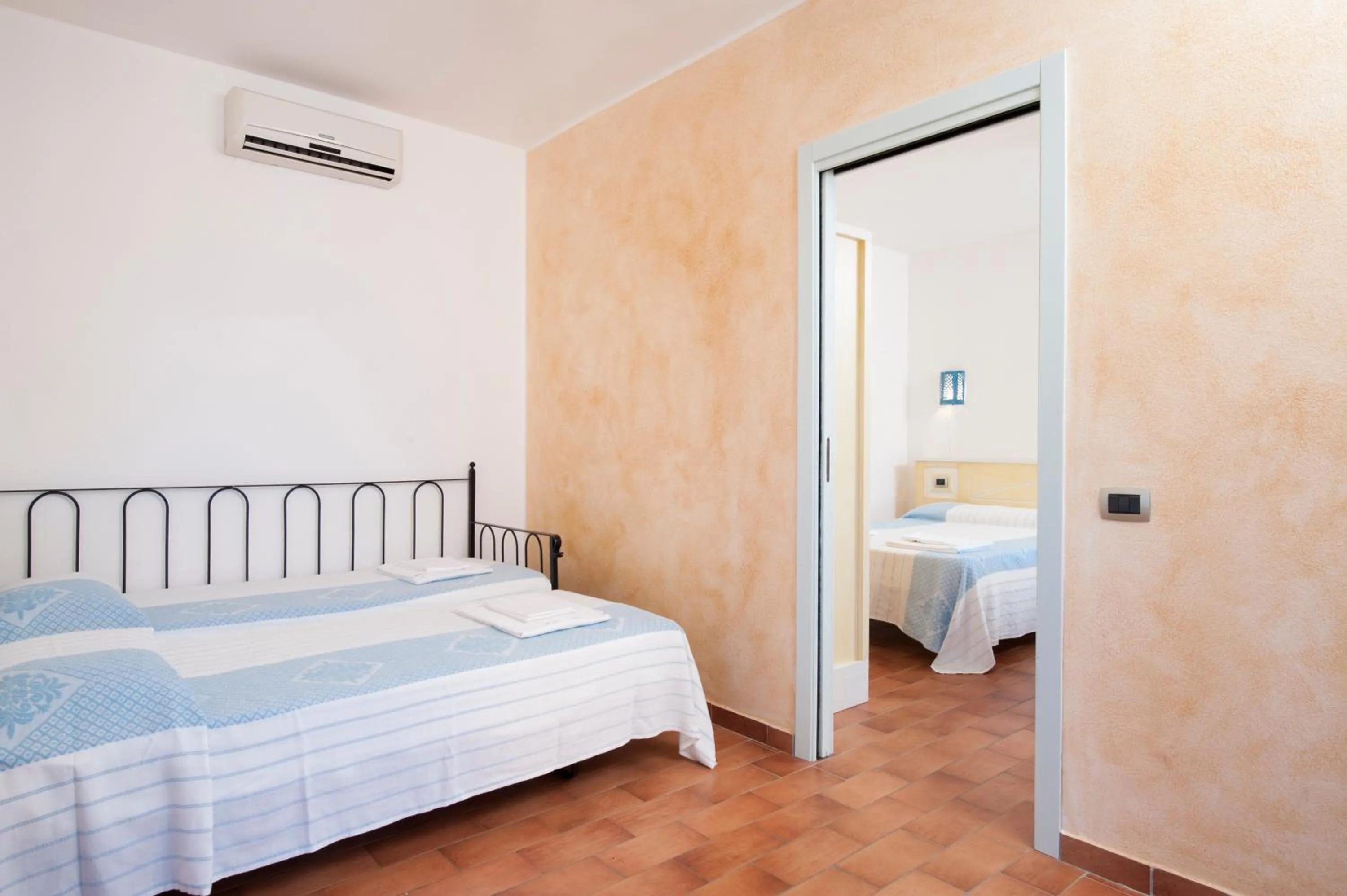 Dining area, Bed in Residence S'incantu