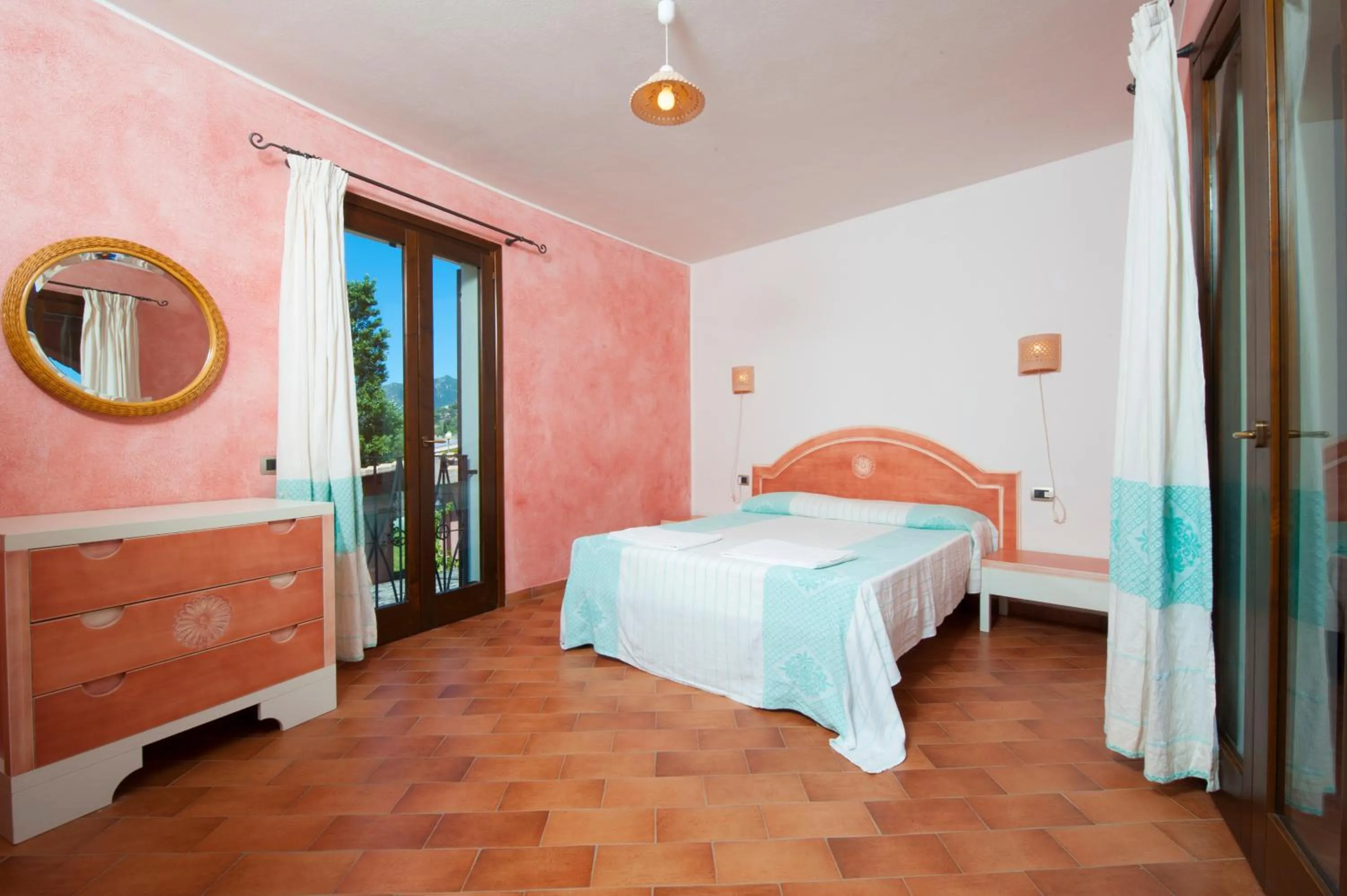 Photo of the whole room, Bed in Residence S'incantu